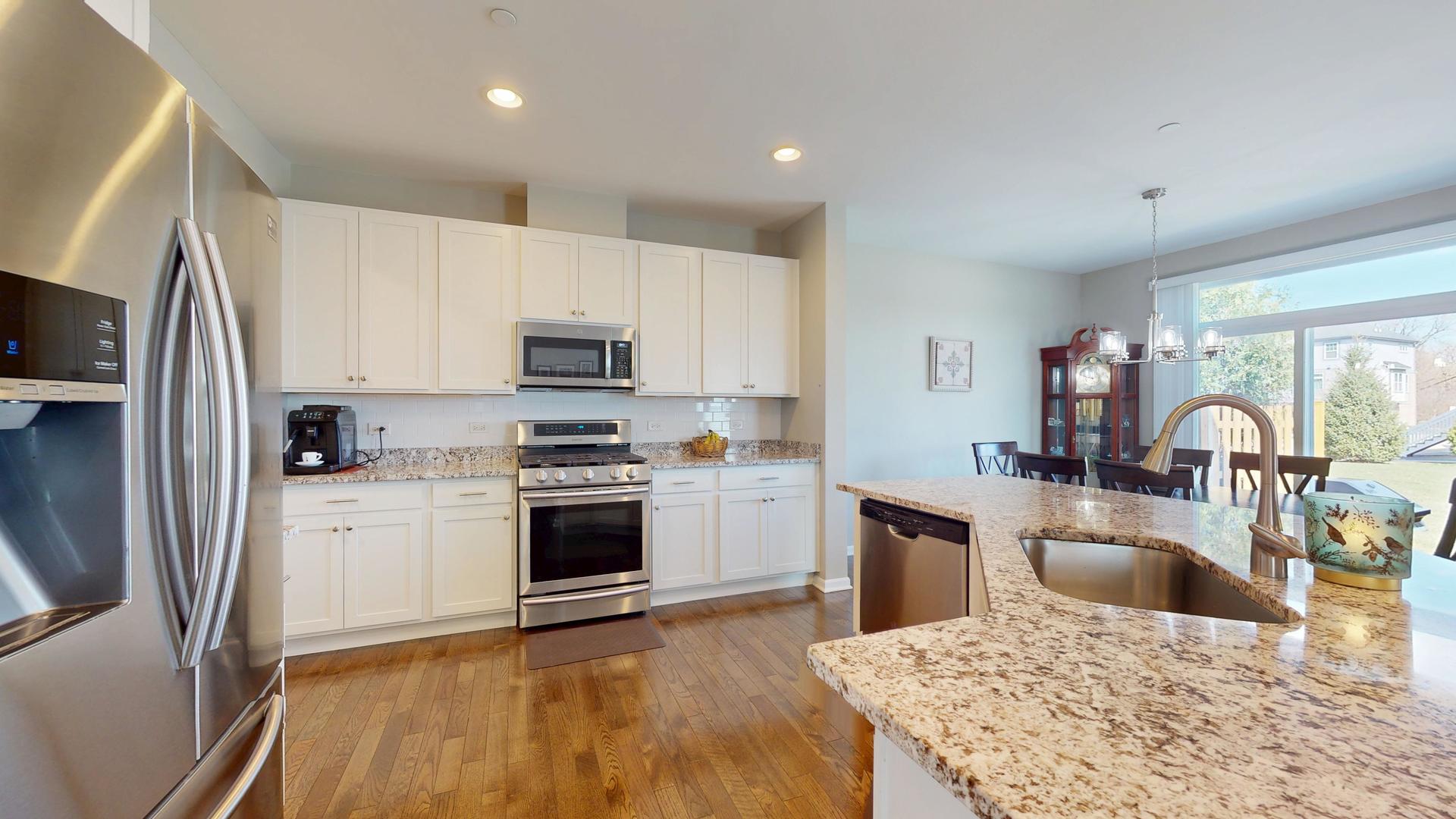 3221 N Heritage Lane, Arlington Heights, IL 60004