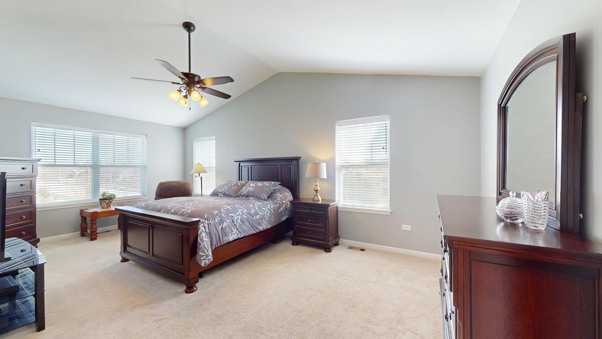 3221 N Heritage Lane, Arlington Heights, IL 60004