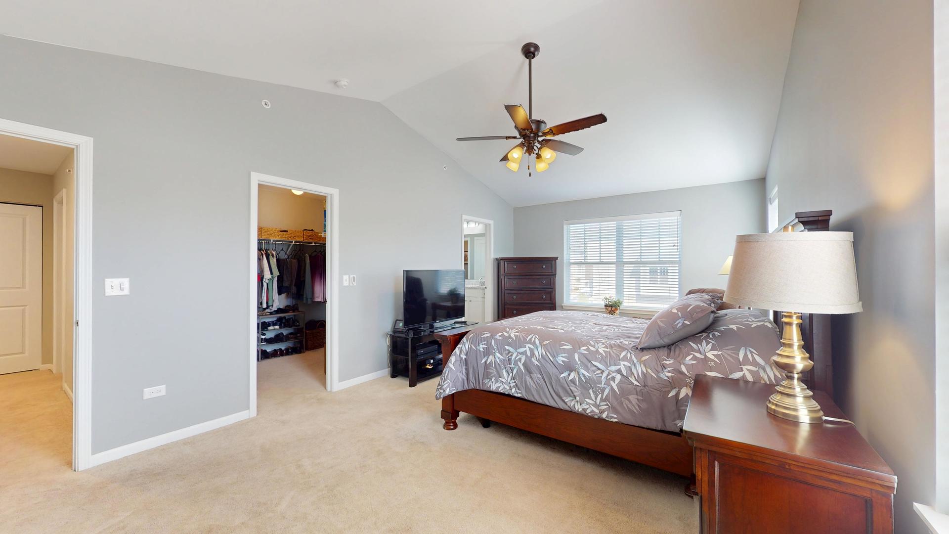 3221 N Heritage Lane, Arlington Heights, IL 60004