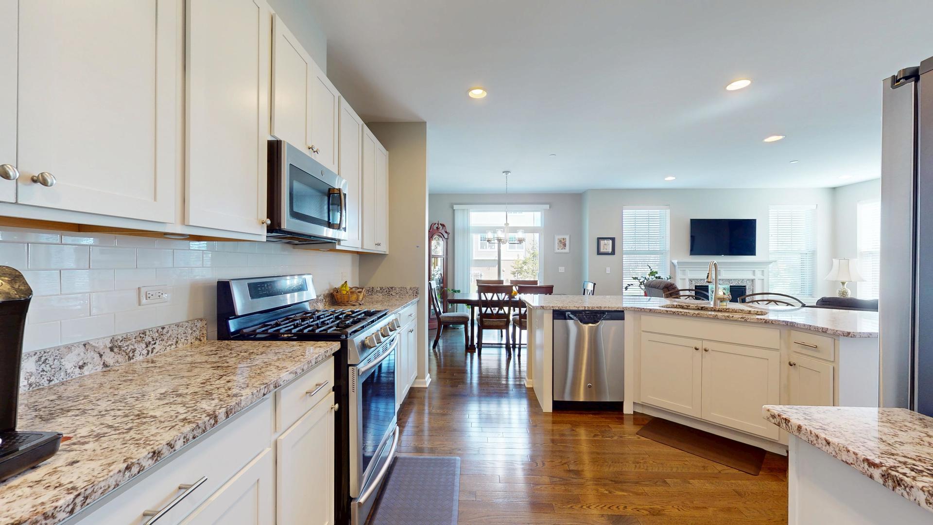 3221 N Heritage Lane, Arlington Heights, IL 60004