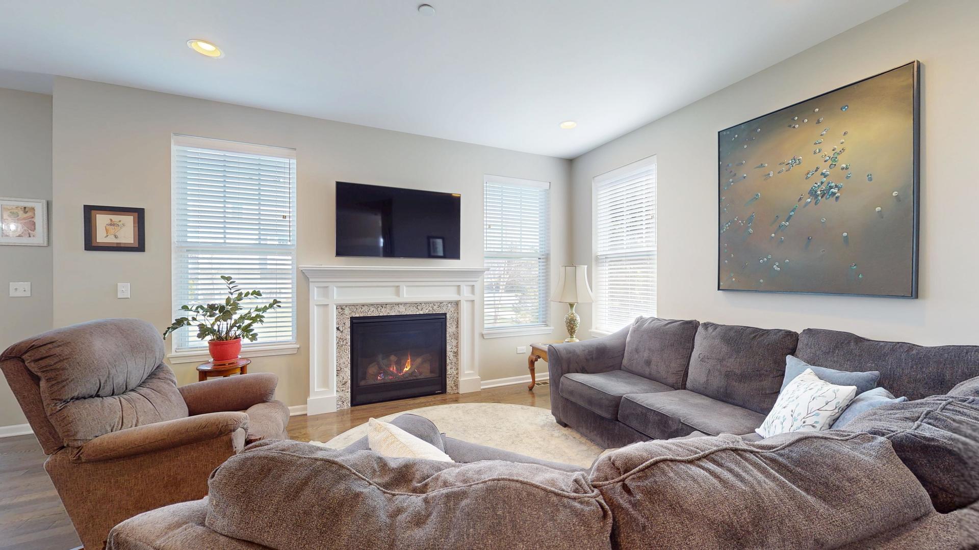 3221 N Heritage Lane, Arlington Heights, IL 60004