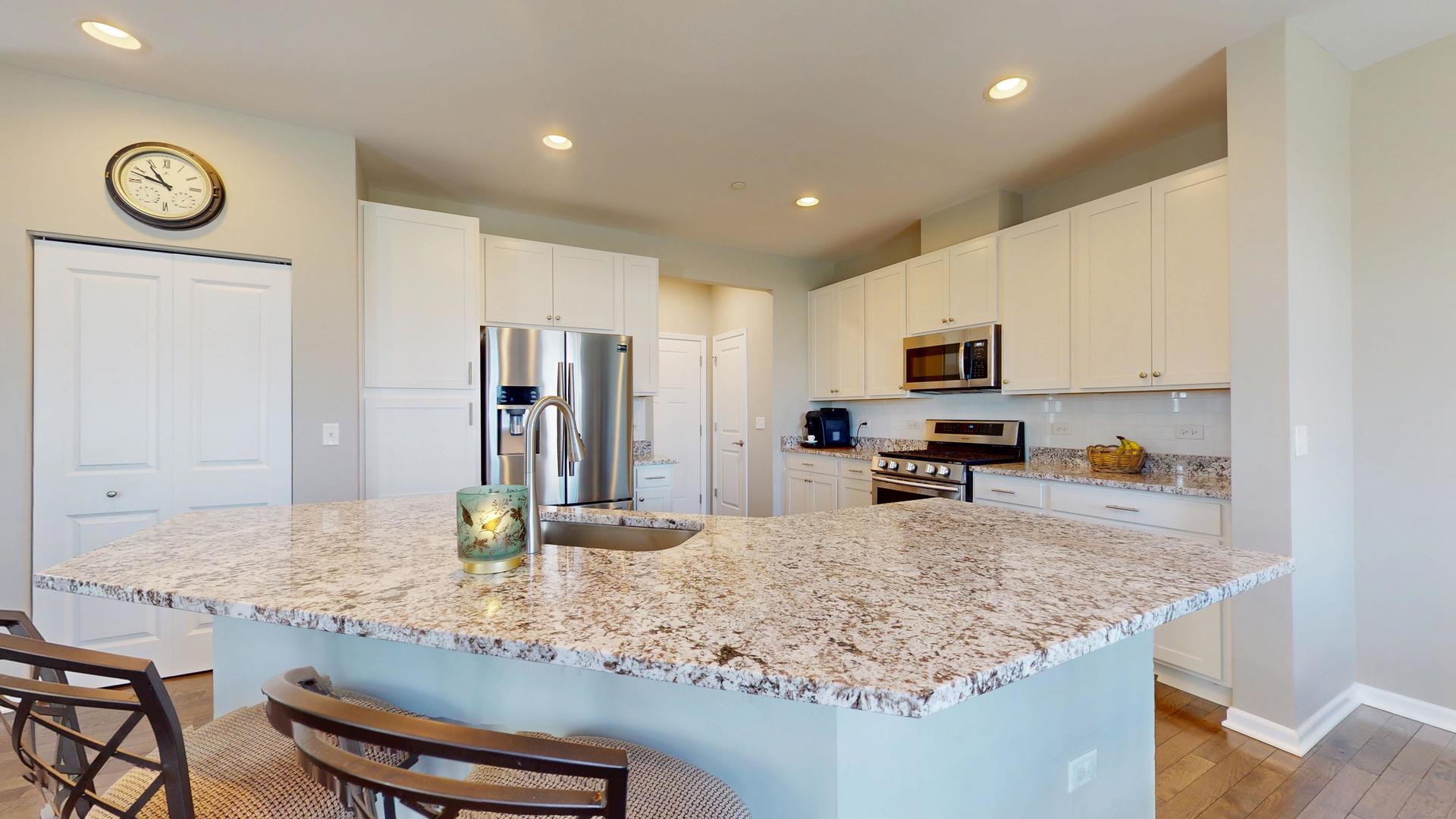 3221 N Heritage Lane, Arlington Heights, IL 60004