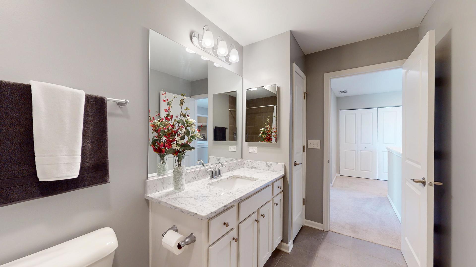 3221 N Heritage Lane, Arlington Heights, IL 60004