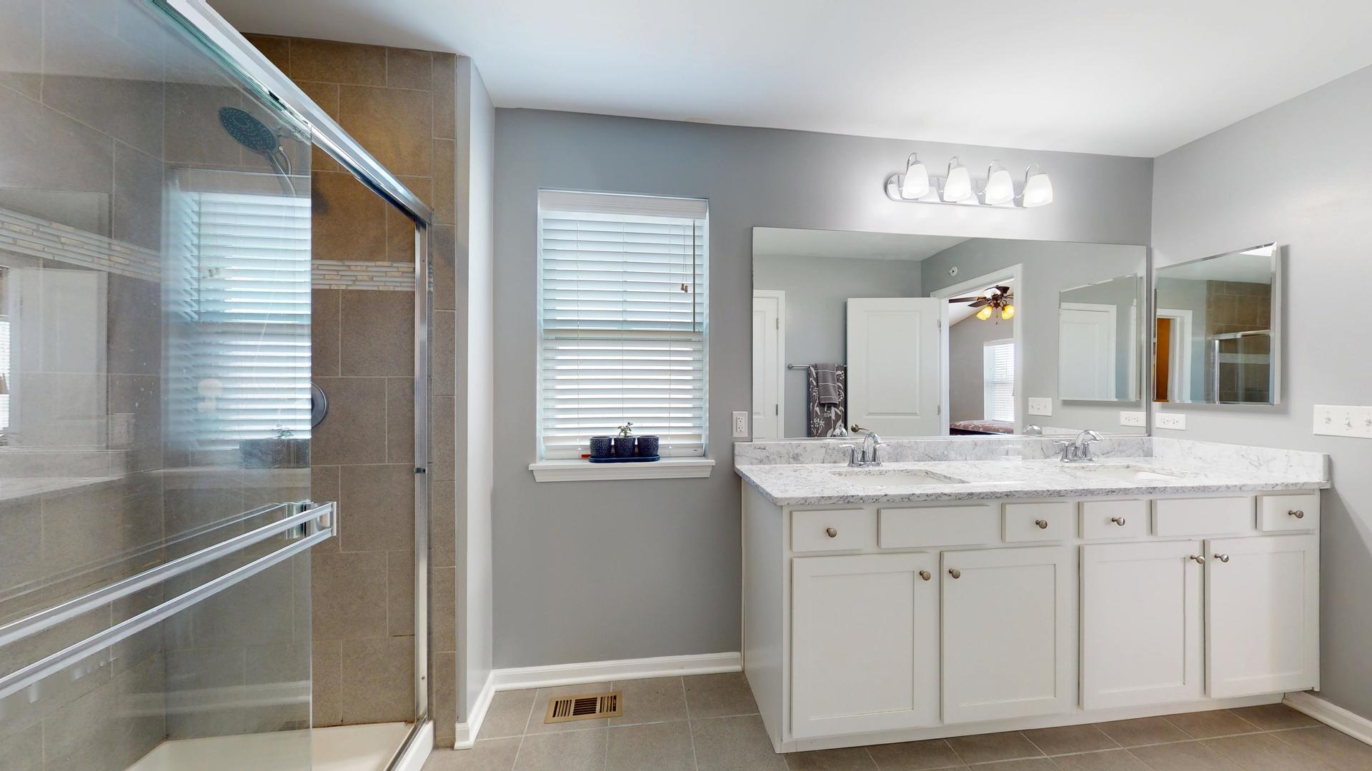 3221 N Heritage Lane, Arlington Heights, IL 60004