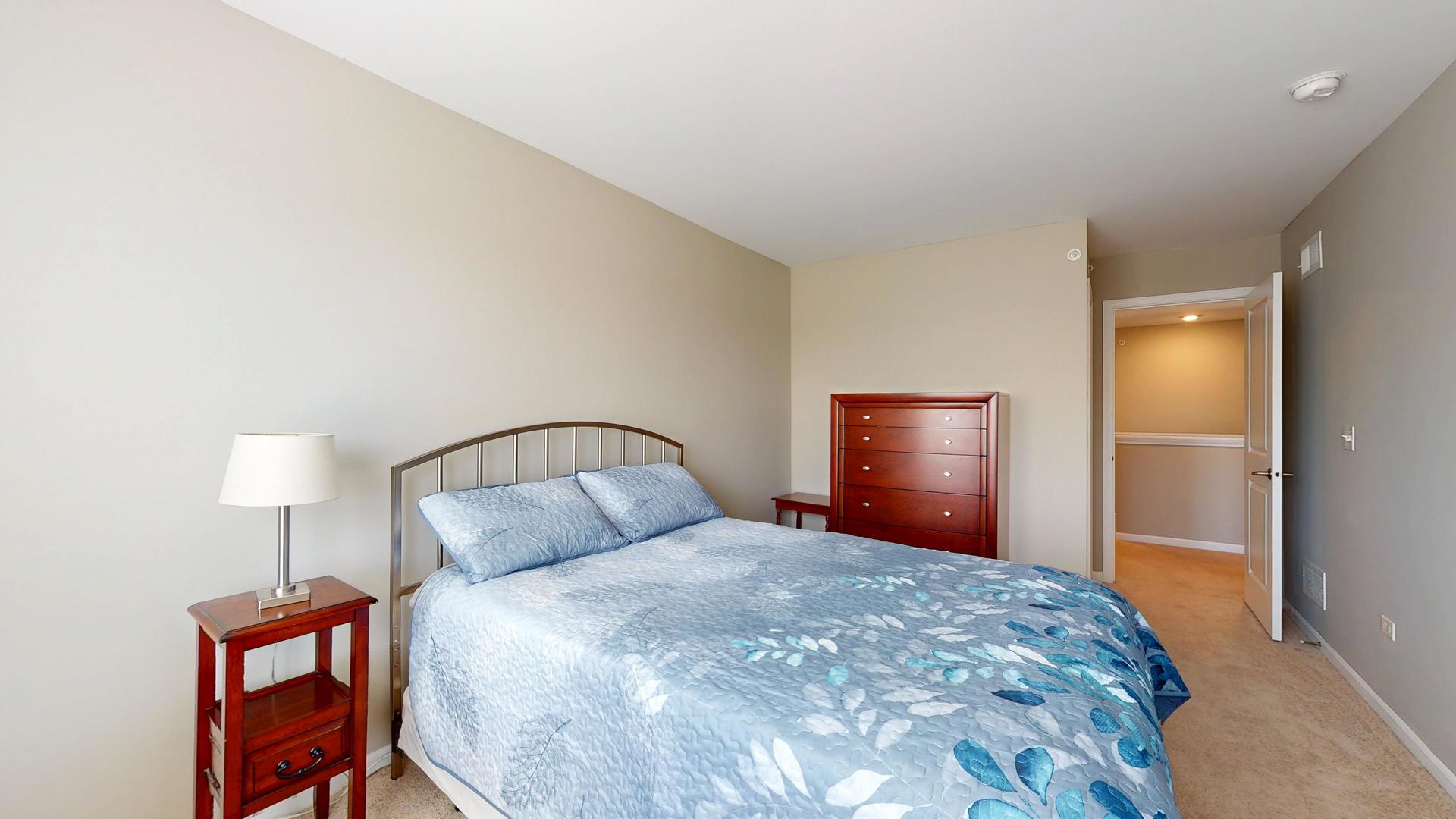 3221 N Heritage Lane, Arlington Heights, IL 60004