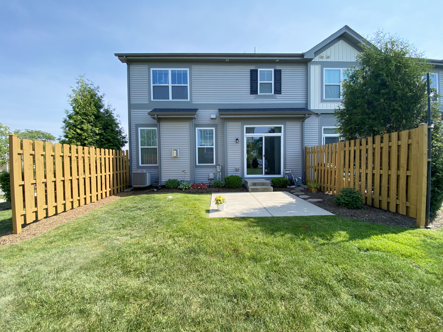 3221 N Heritage Lane, Arlington Heights, IL 60004