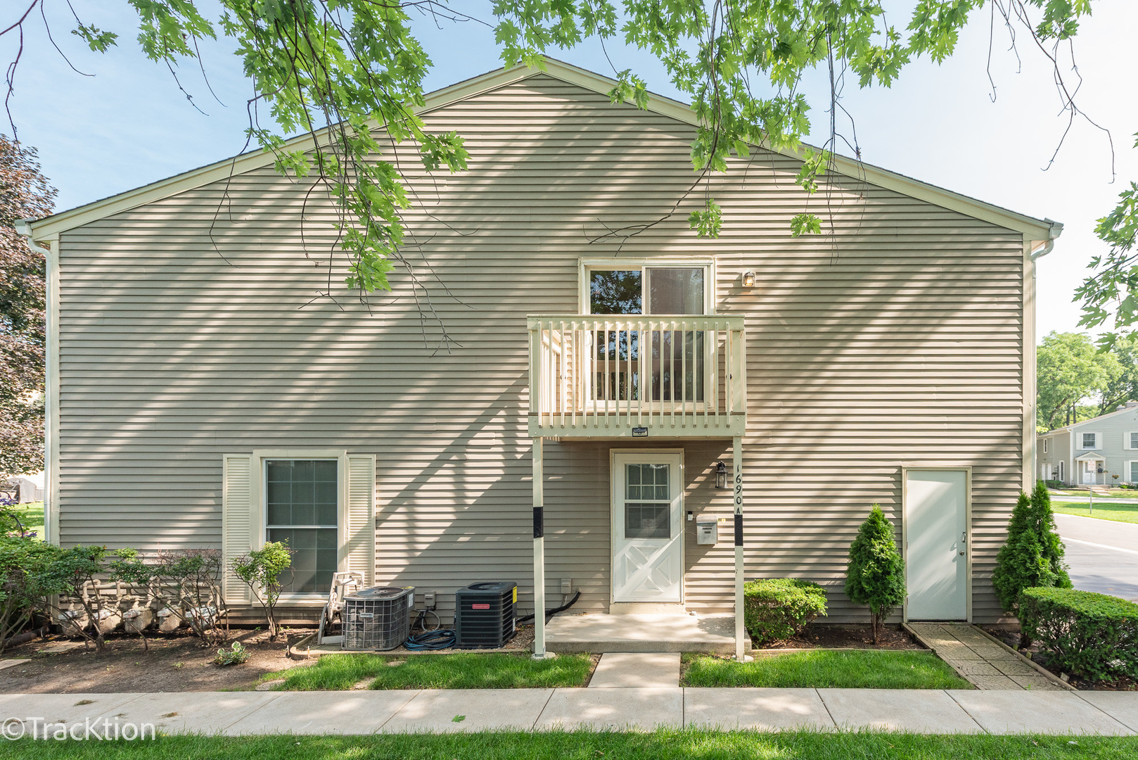 1690 Ashburn Court #A, Wheaton, IL 60189