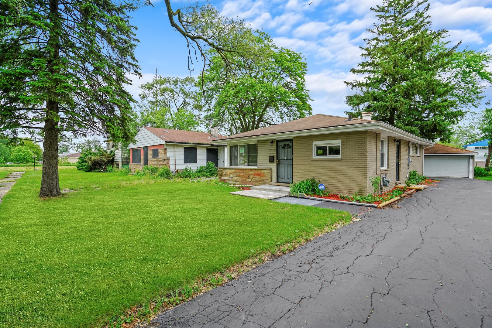 16125 Marshfield Avenue, Markham, IL 60428