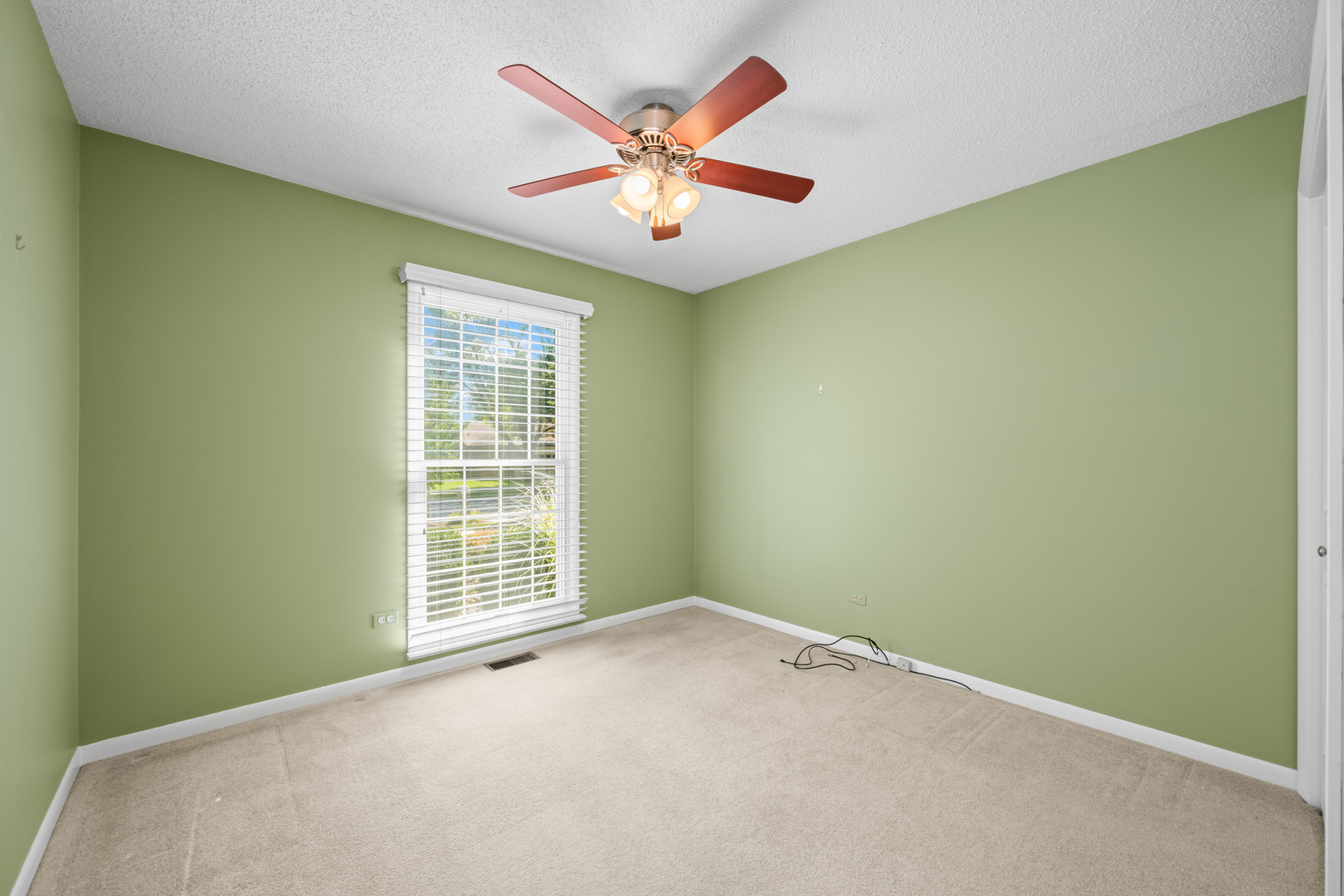 1016 N Derbyshire Avenue, Arlington Heights, IL 60005