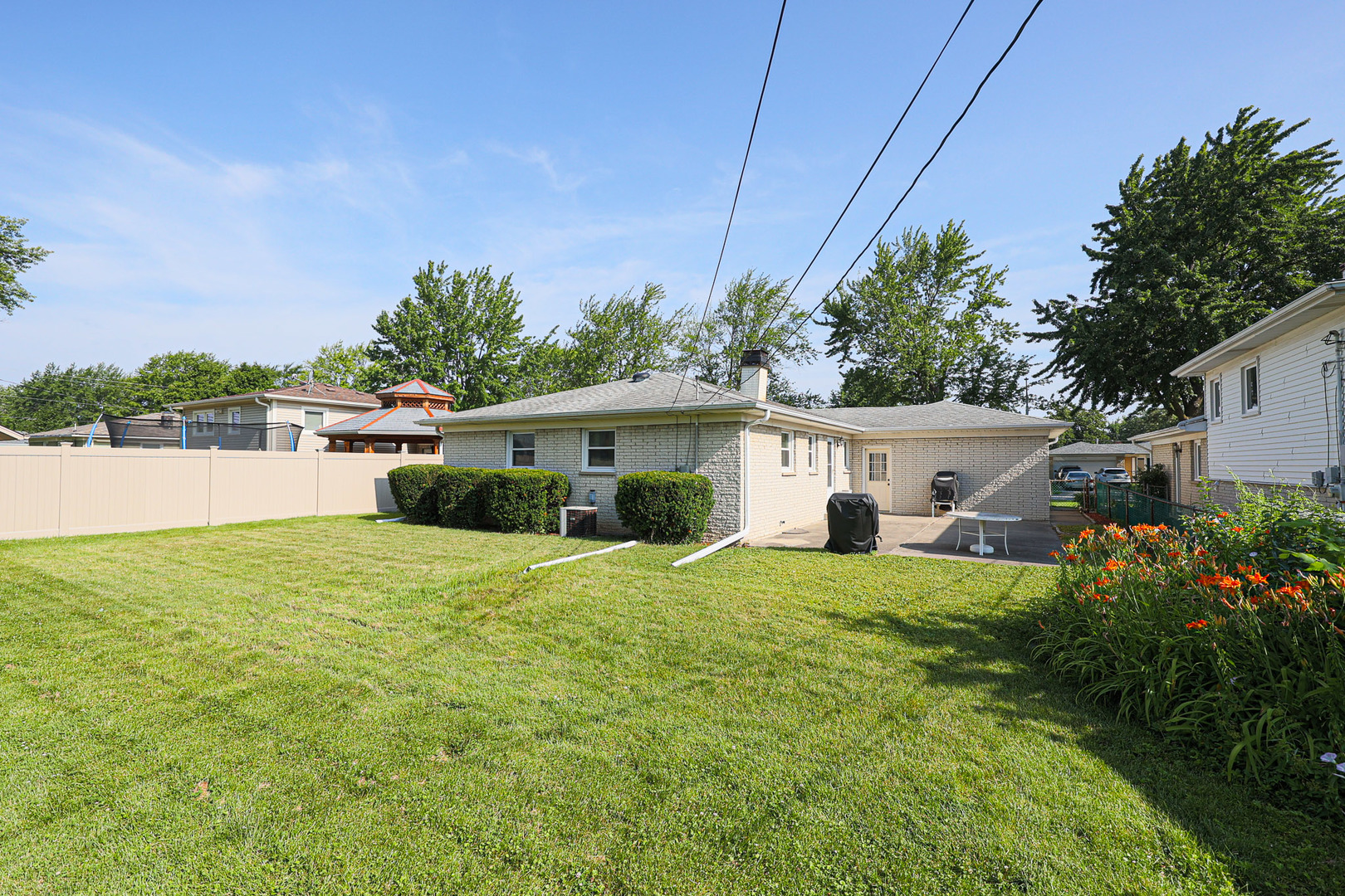 1725 W Magnolia Lane, Mount Prospect, IL 60056