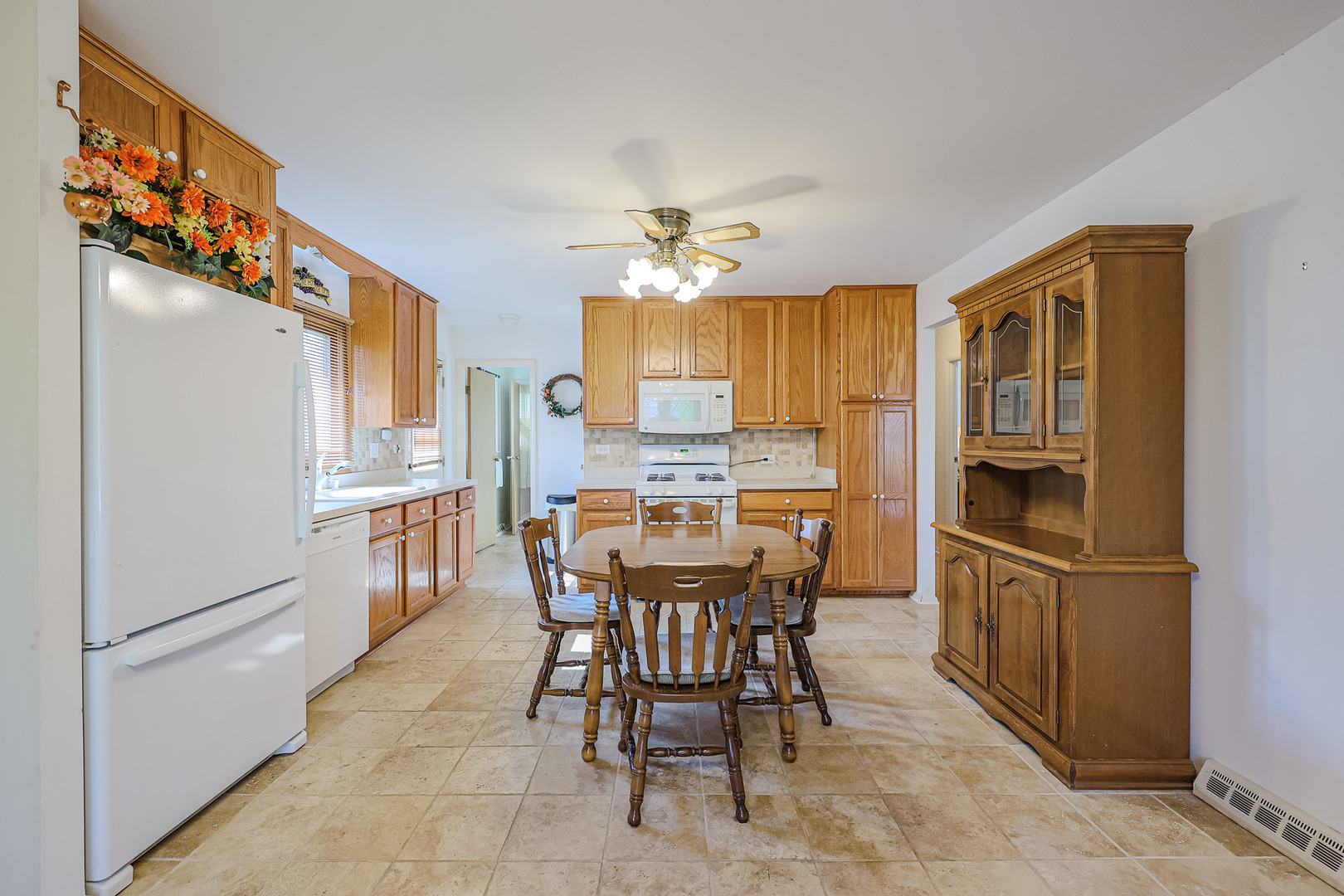 1725 W Magnolia Lane, Mount Prospect, IL 60056