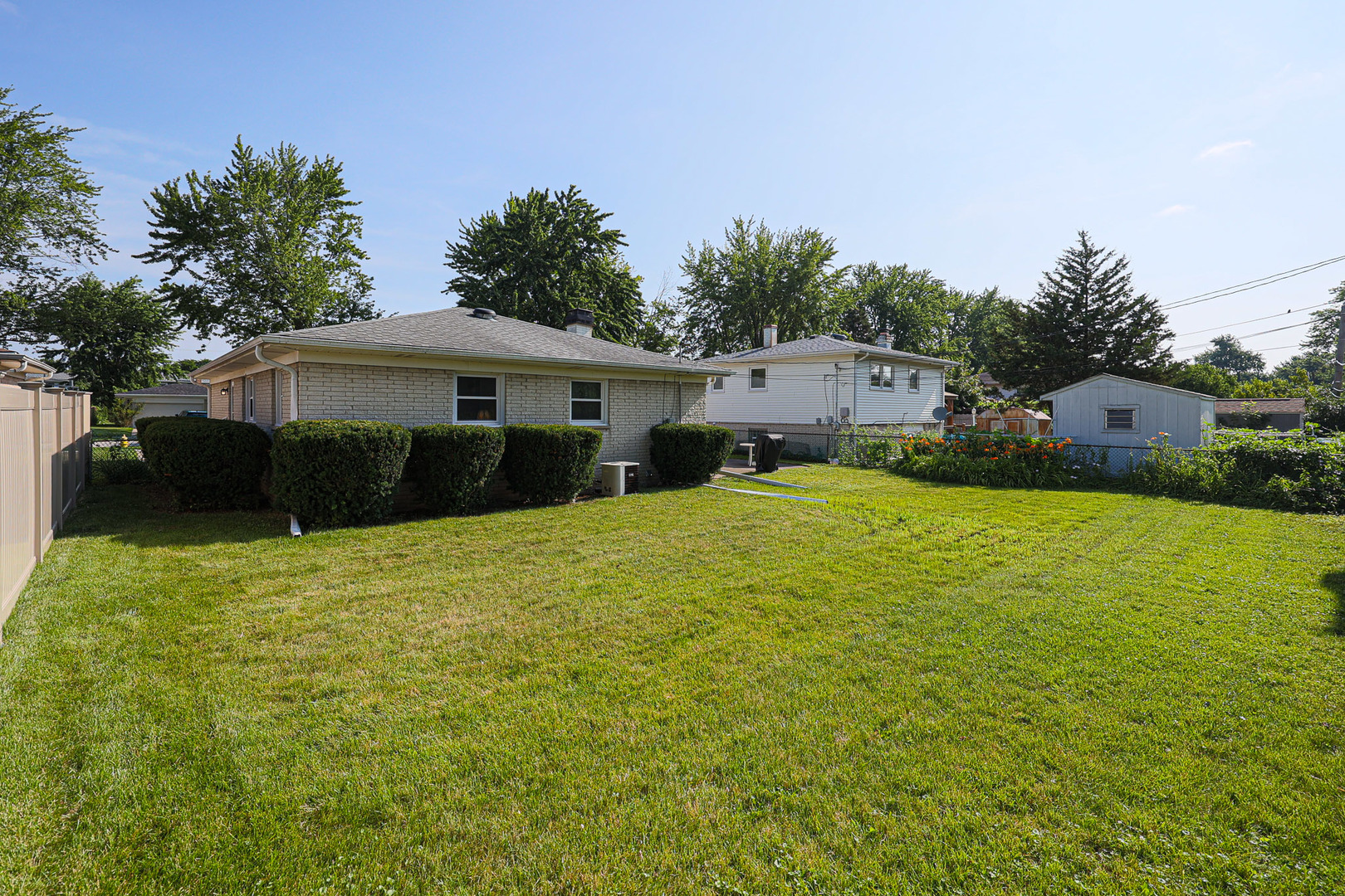 1725 W Magnolia Lane, Mount Prospect, IL 60056