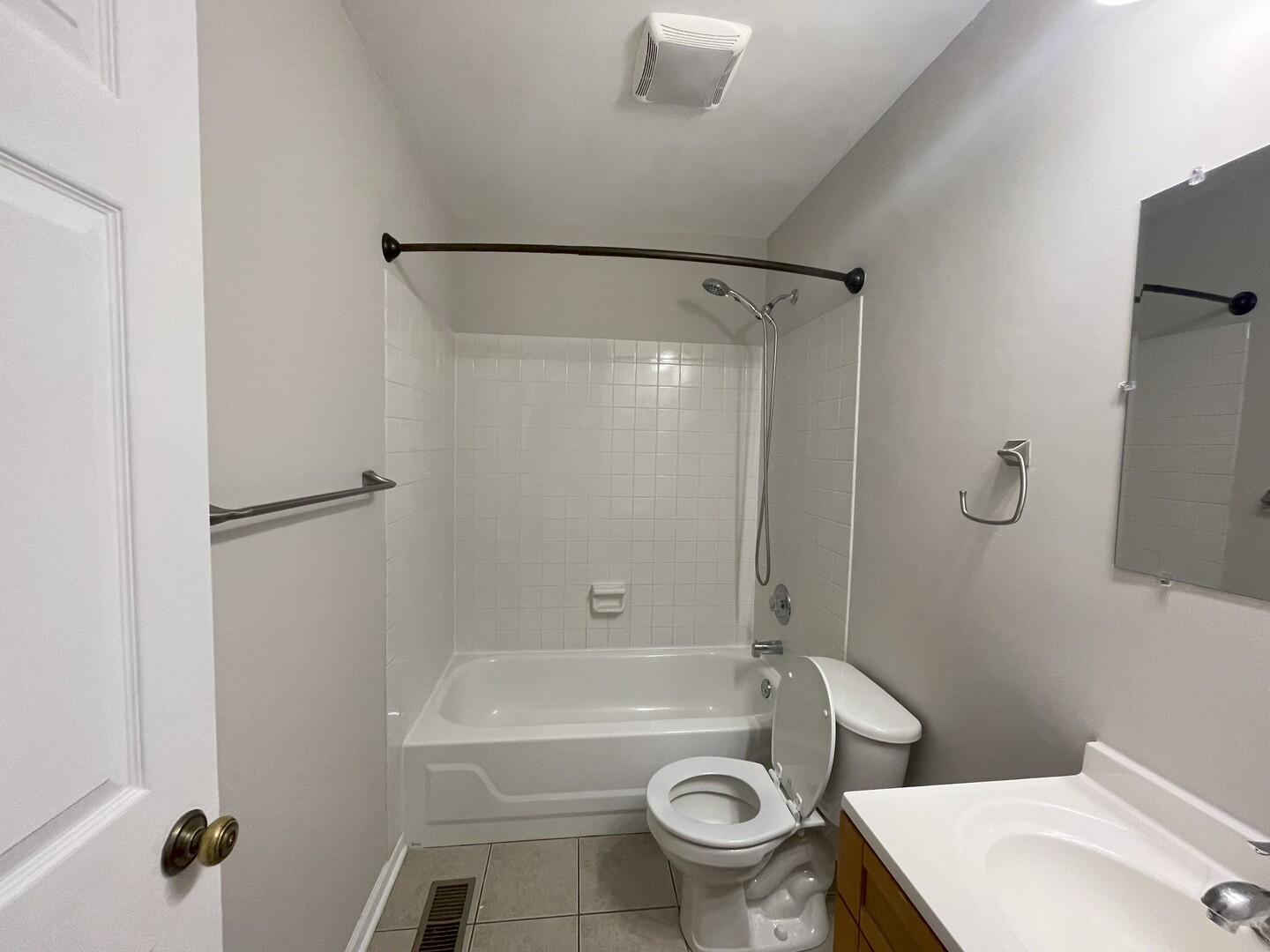 243 Old Oak Court #243, Buffalo Grove, IL 60089