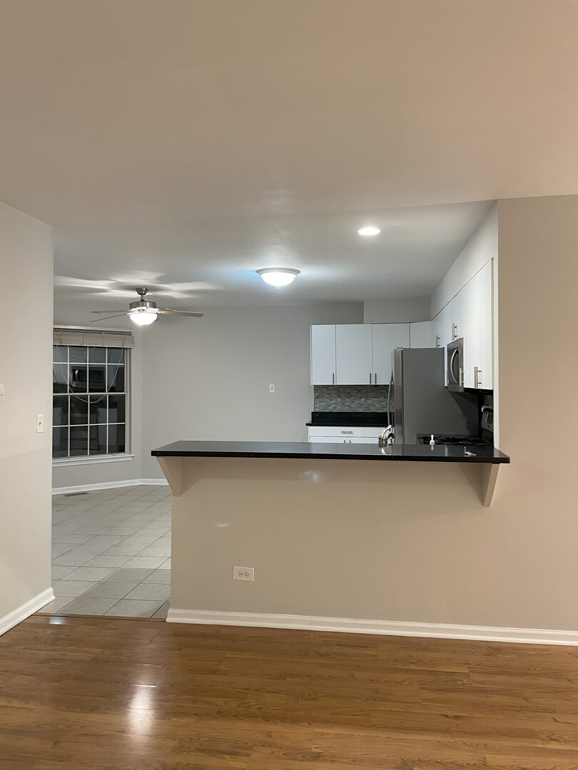 243 Old Oak Court #243, Buffalo Grove, IL 60089