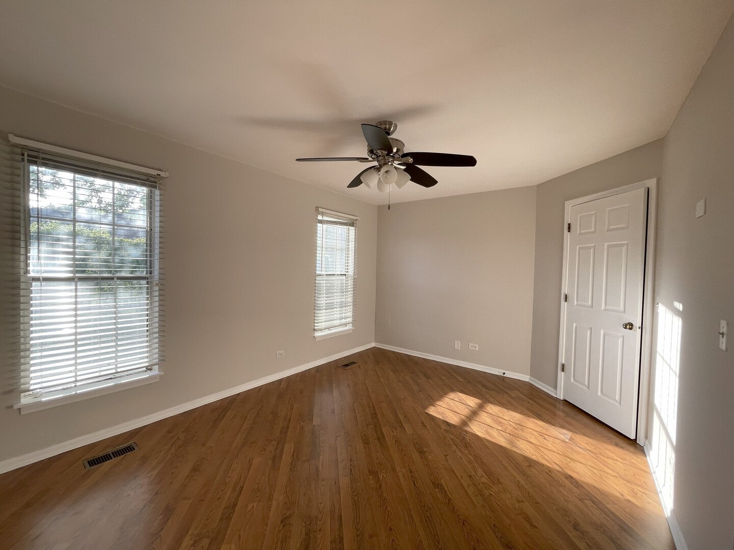 243 Old Oak Court #243, Buffalo Grove, IL 60089