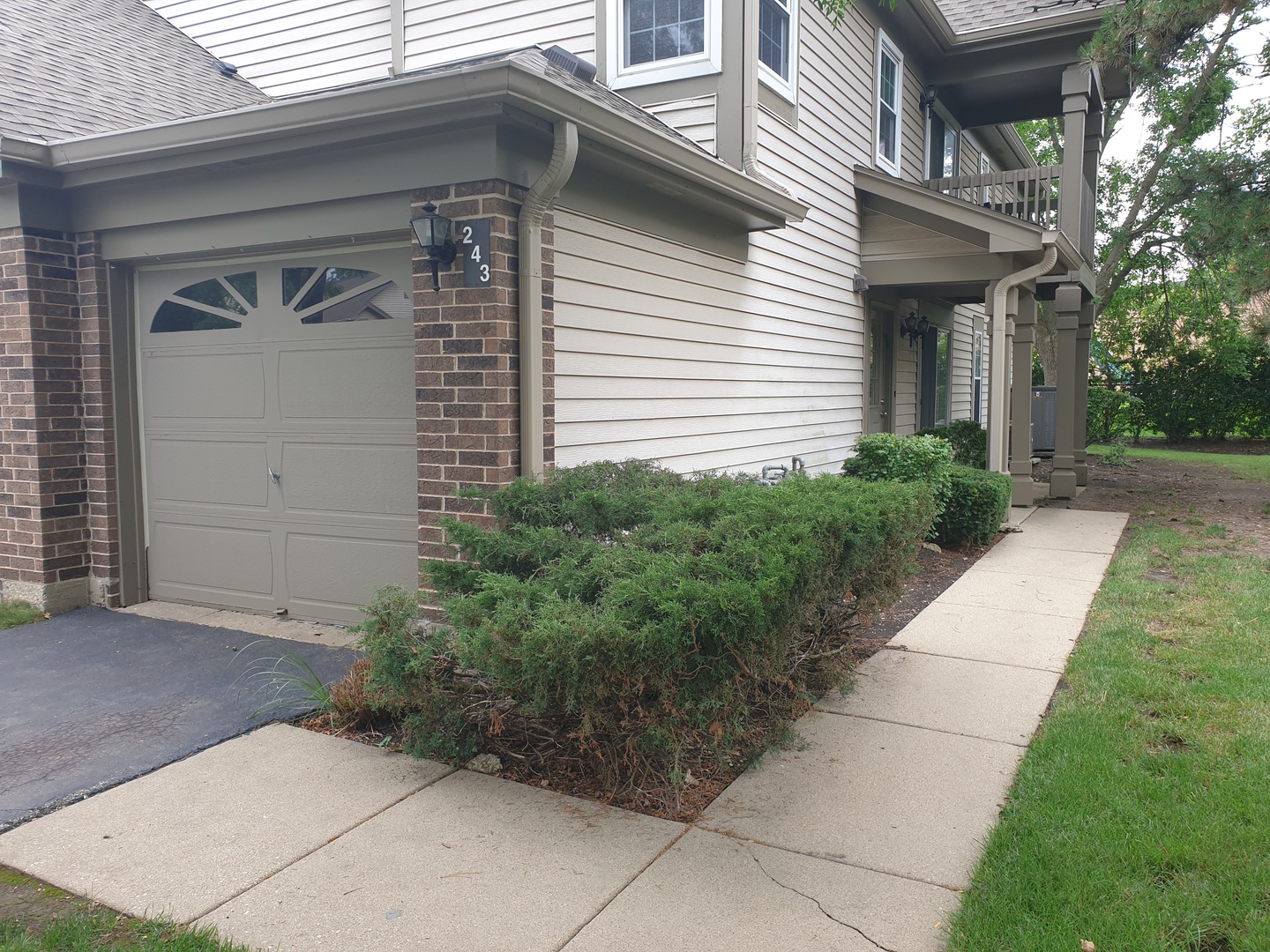 243 Old Oak Court #243, Buffalo Grove, IL 60089