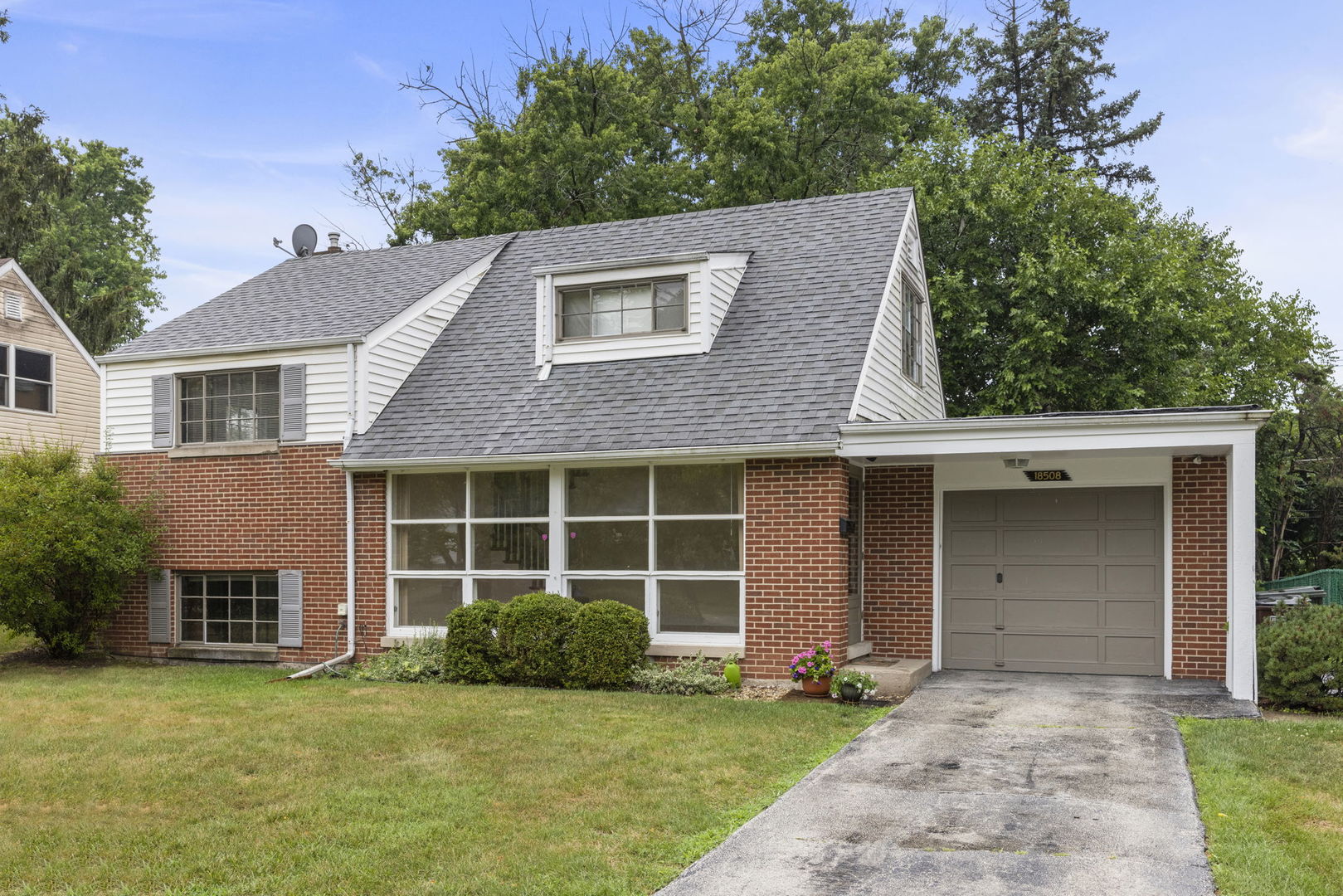 18508 Clyde Road, Homewood, IL 60430