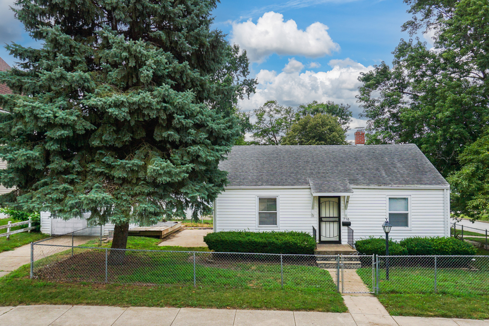 716 W Mulberry Street, Bloomington, IL 61701