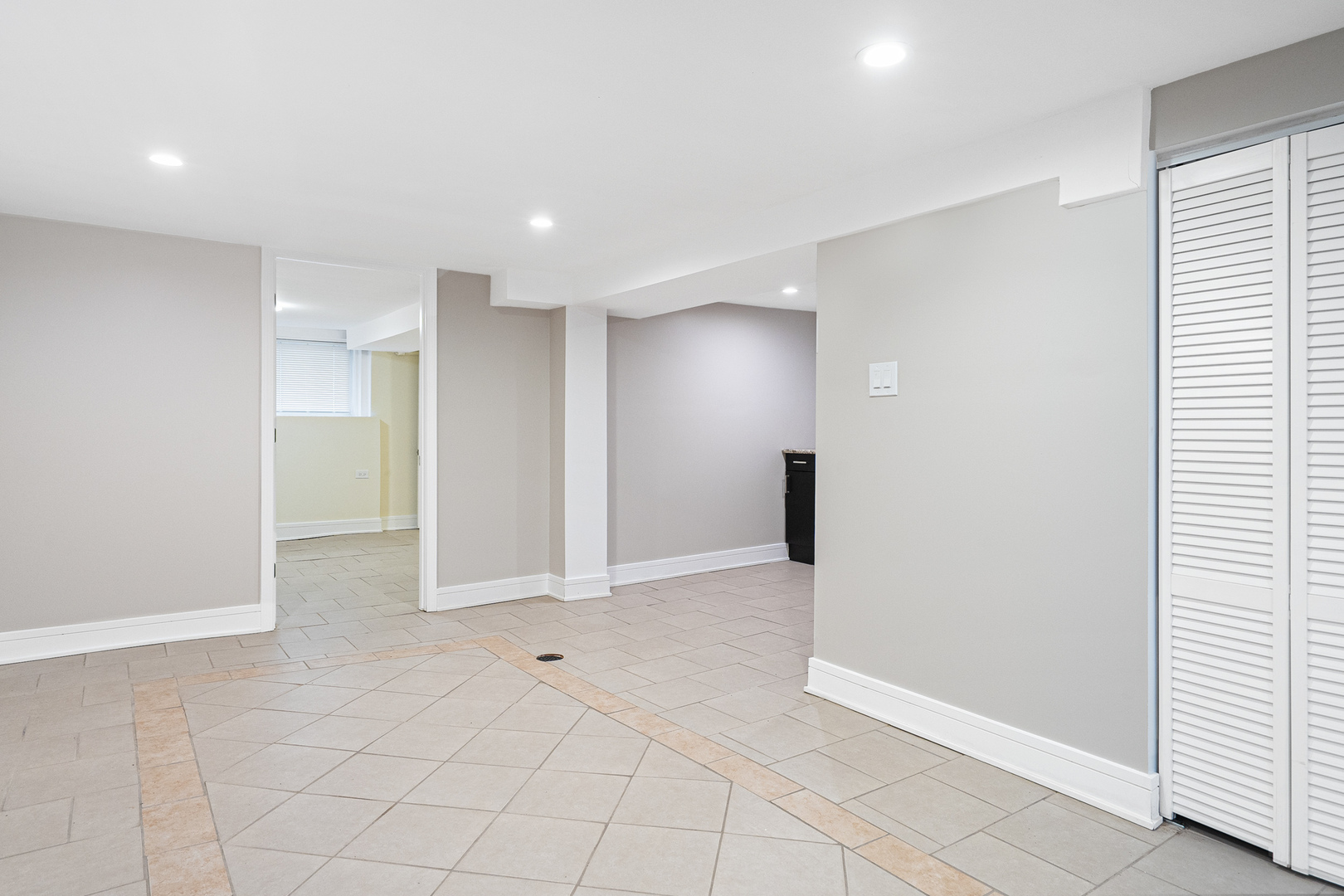 8543 S Laflin Street, Chicago, IL 60620