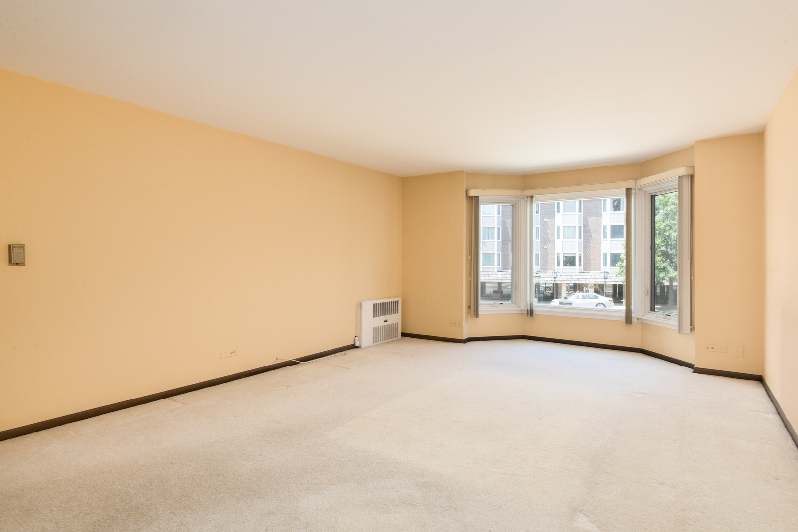 401 Ascot Drive #1C, Park Ridge, IL 60068