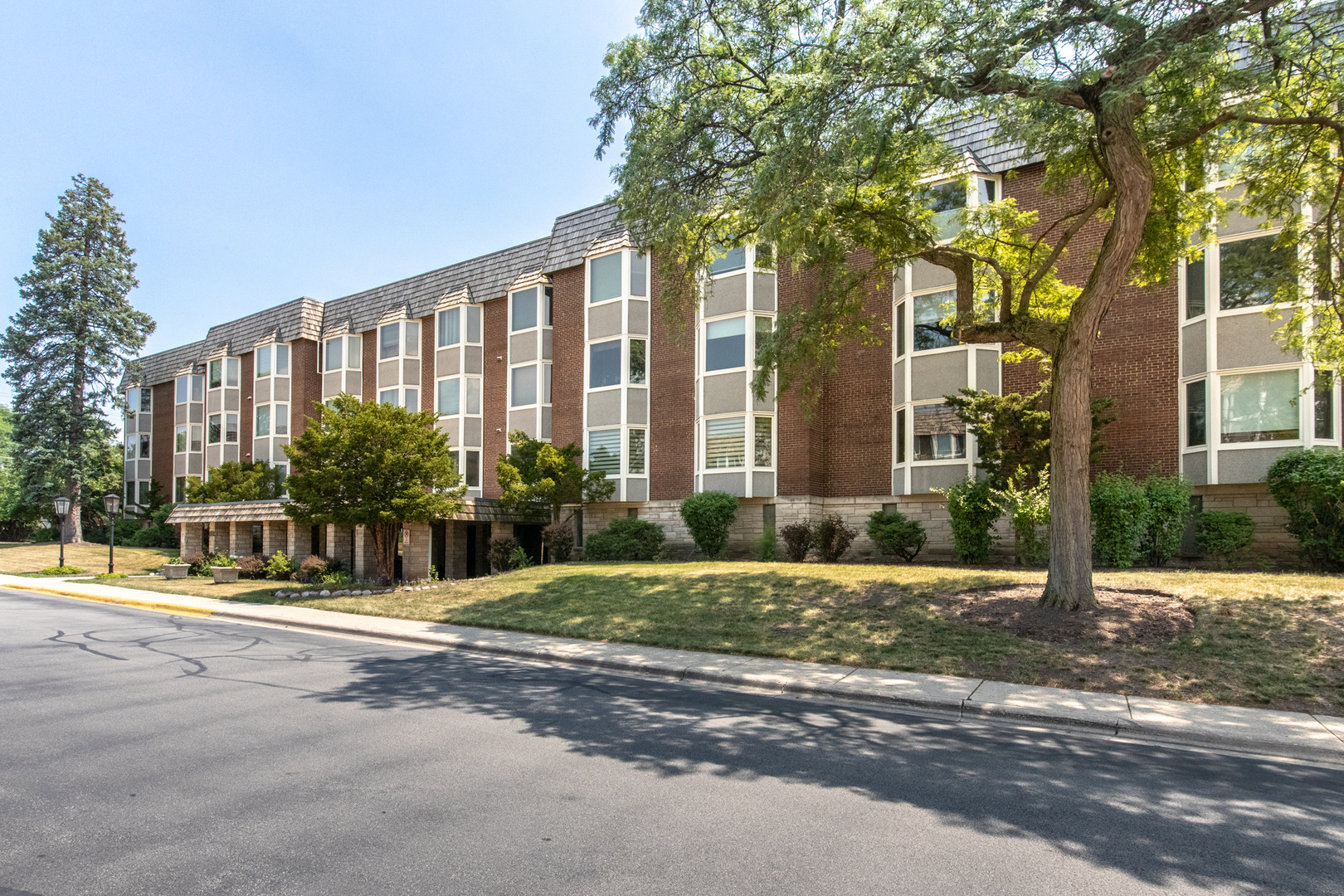 401 Ascot Drive #1C, Park Ridge, IL 60068