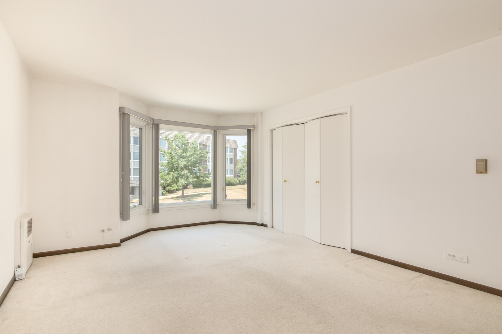 401 Ascot Drive #1C, Park Ridge, IL 60068
