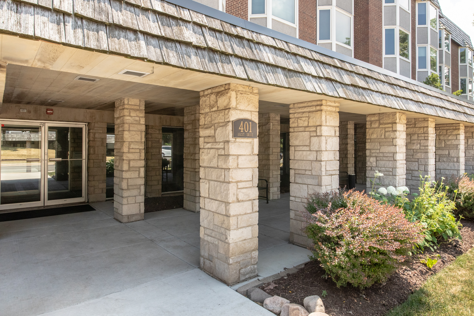 401 Ascot Drive #1C, Park Ridge, IL 60068