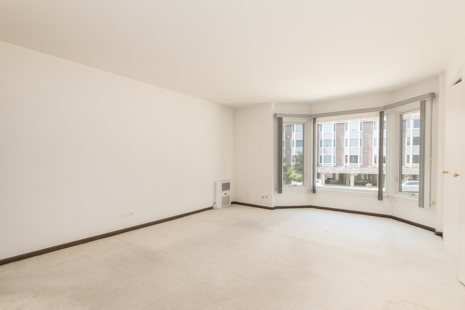 401 Ascot Drive #1C, Park Ridge, IL 60068
