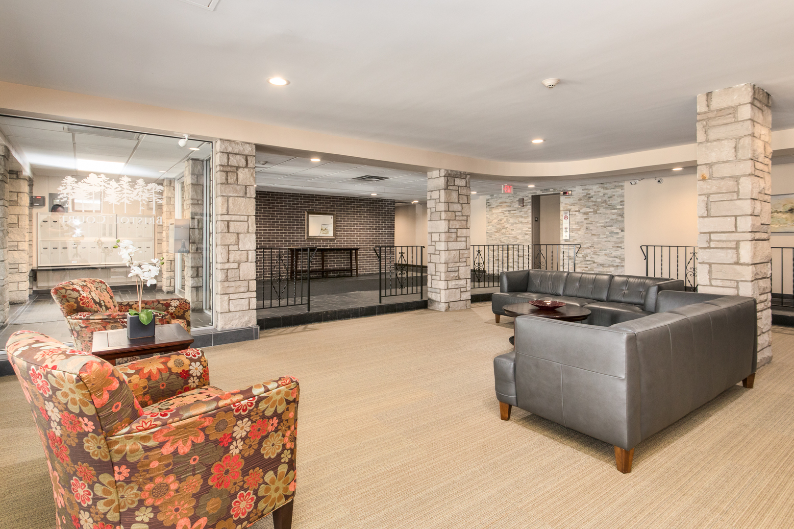 401 Ascot Drive #1C, Park Ridge, IL 60068