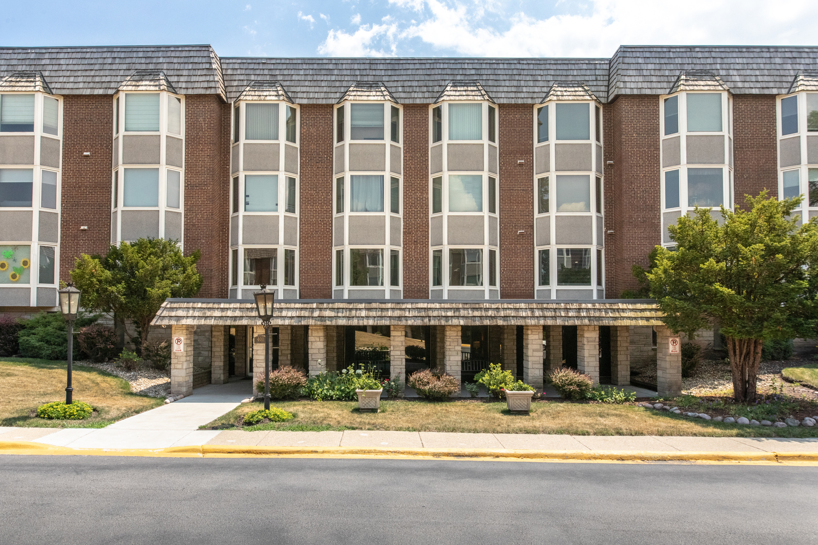 401 Ascot Drive #1C, Park Ridge, IL 60068