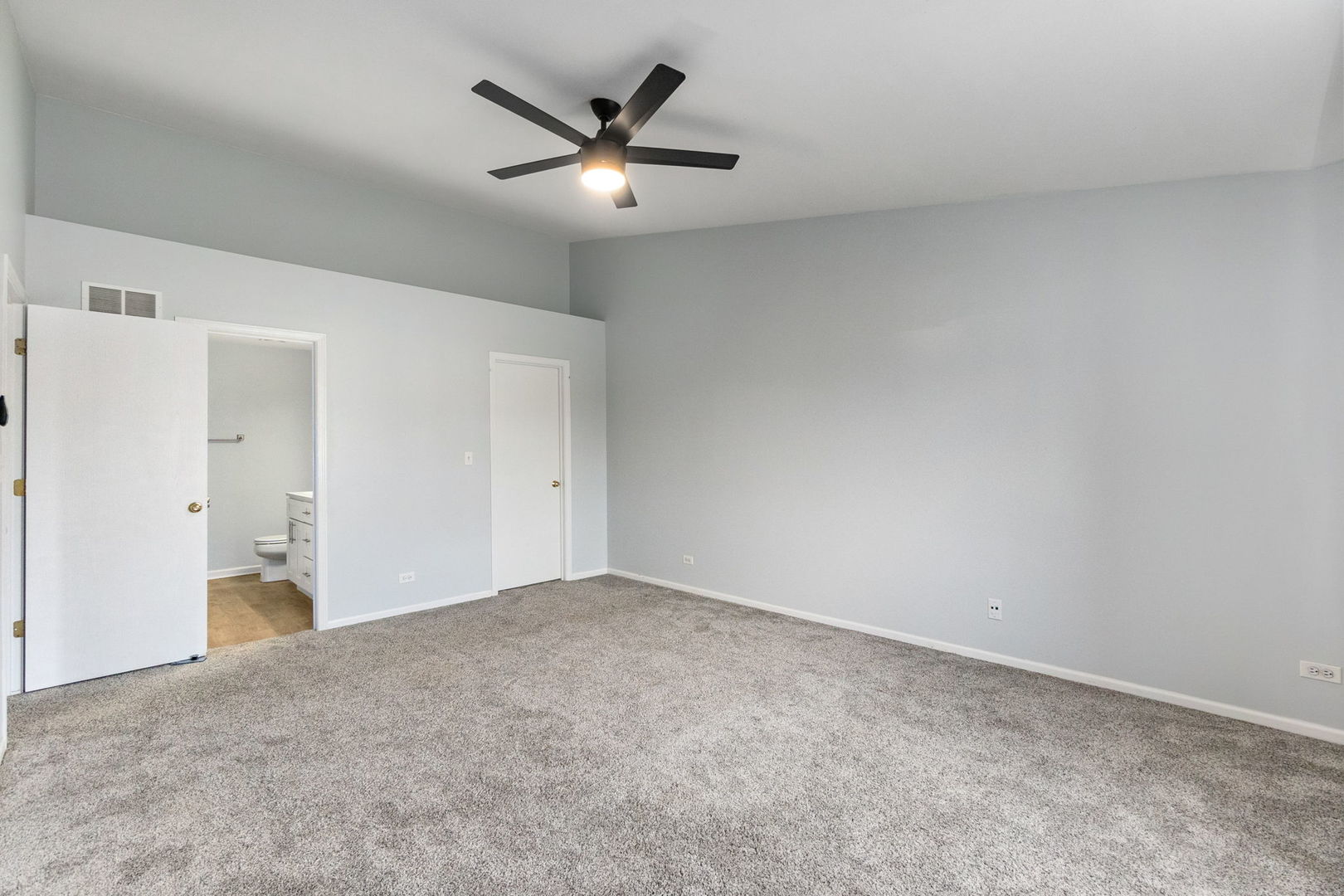 199 N Oakhurst Drive #199, Aurora, IL 60504
