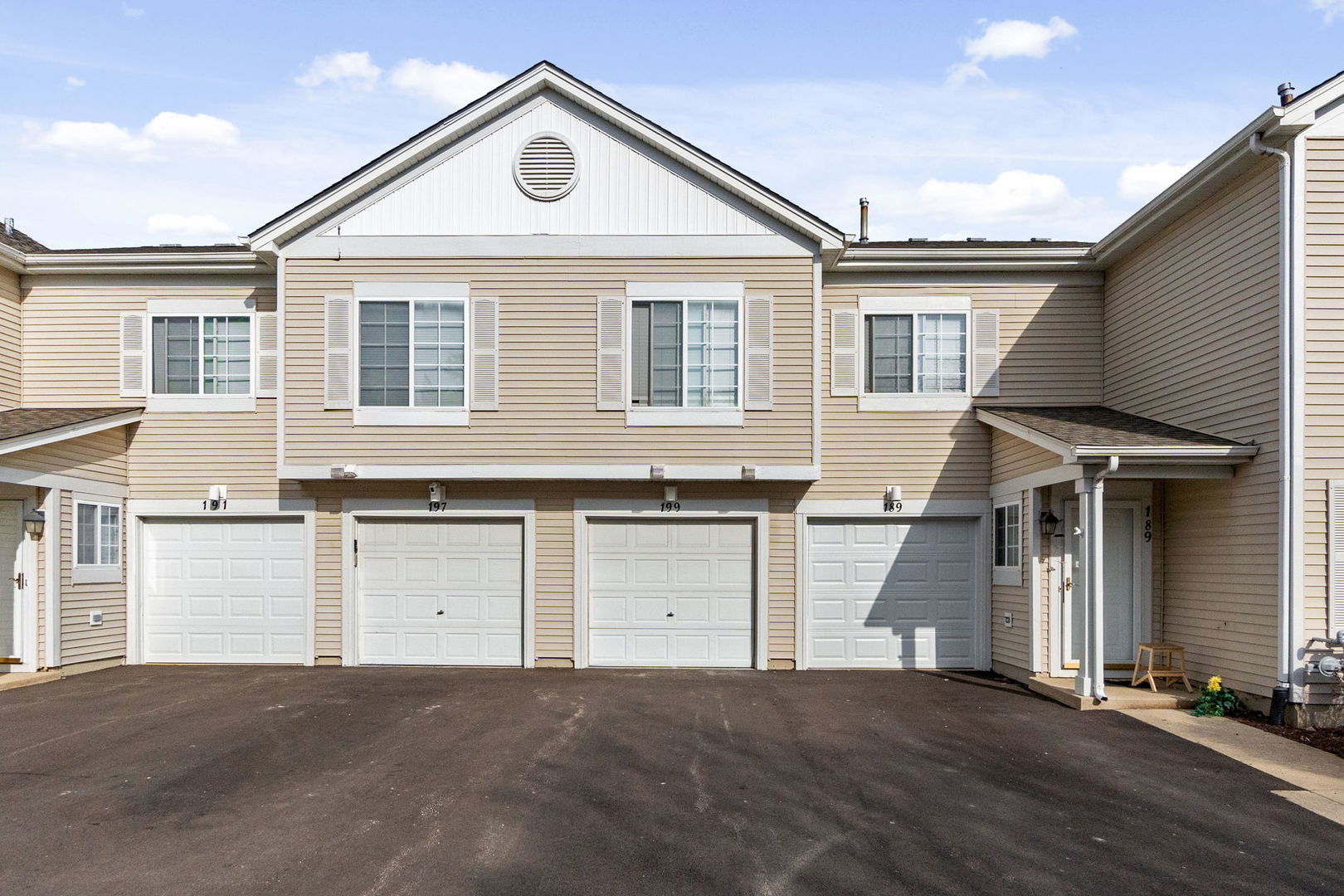 199 N Oakhurst Drive #199, Aurora, IL 60504