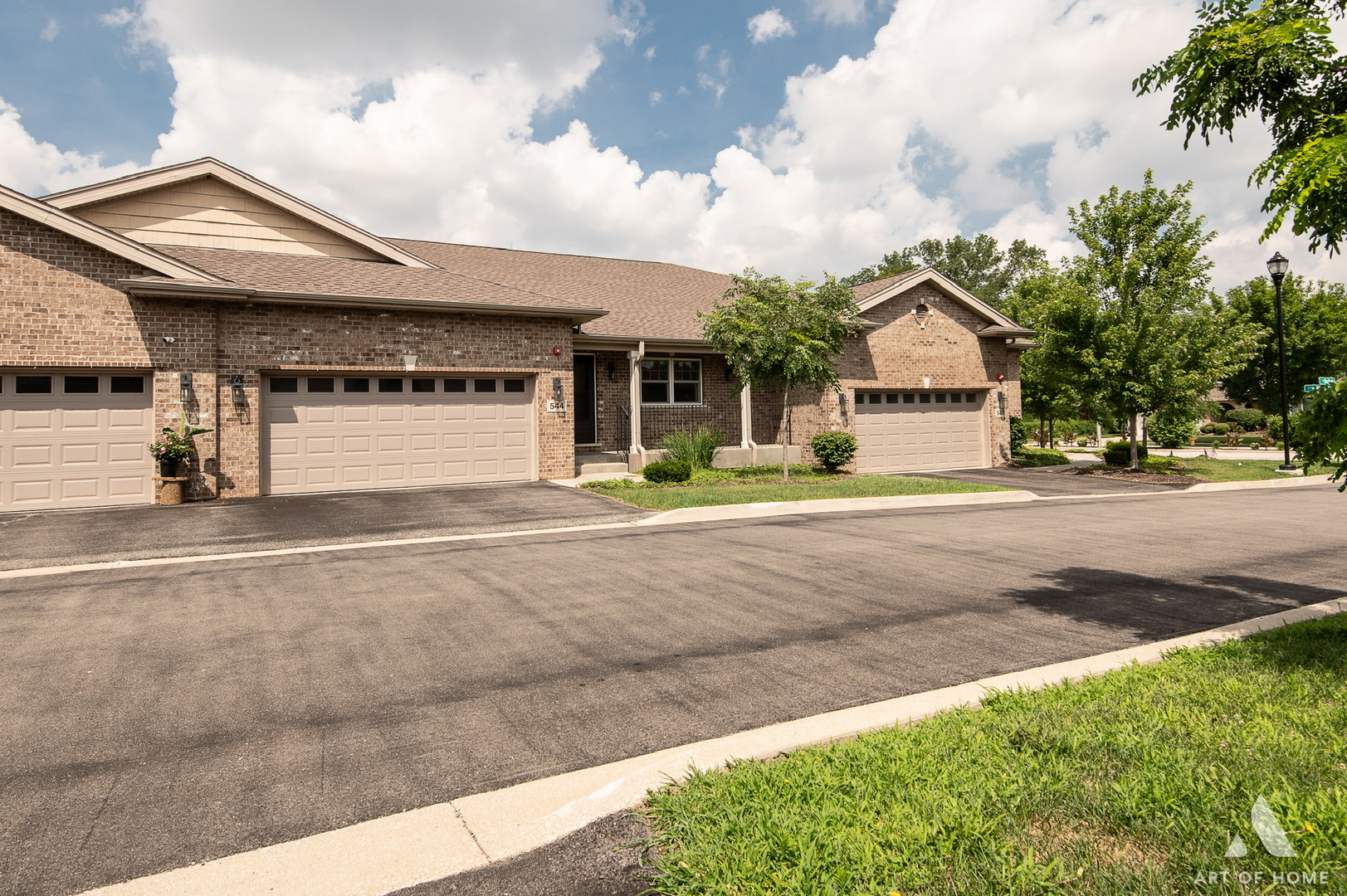 544 N Woodland Court, Addison, IL 60101