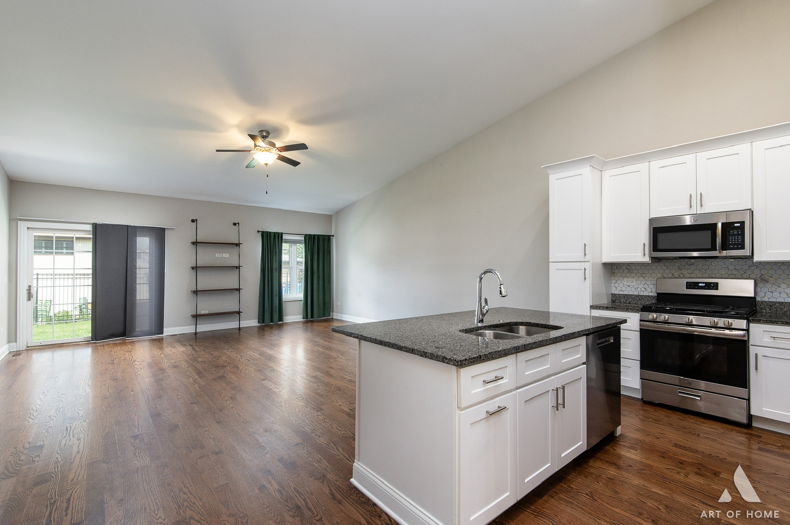 544 N Woodland Court, Addison, IL 60101