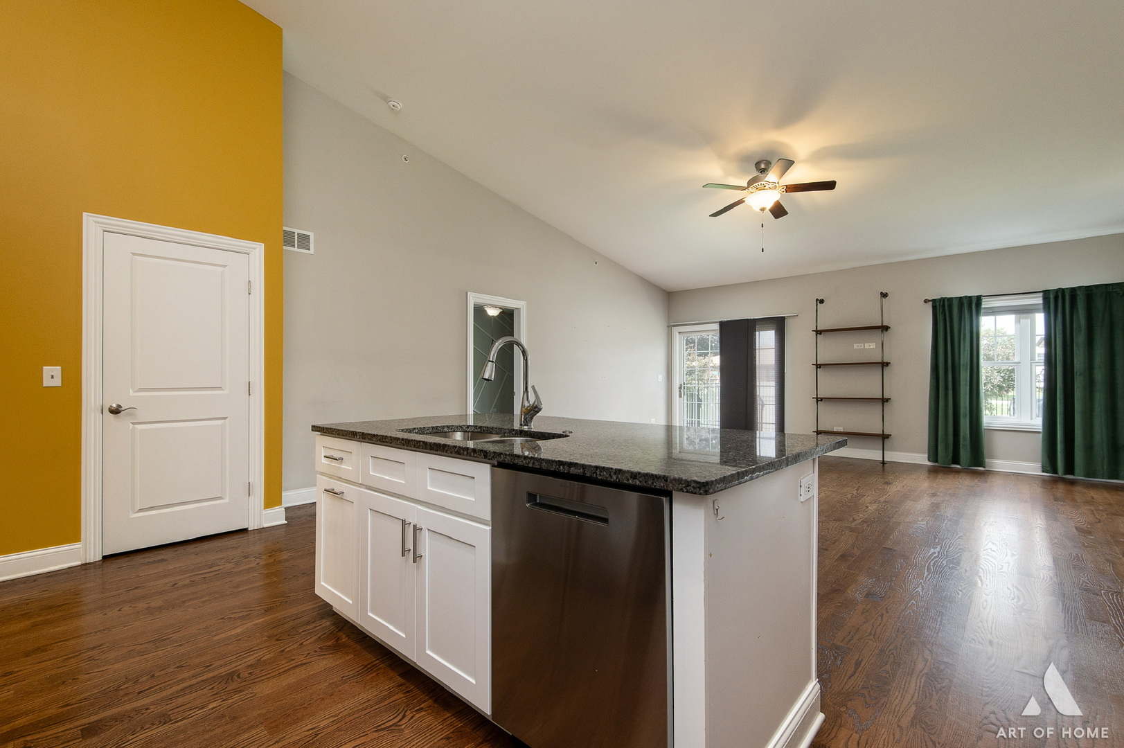 544 N Woodland Court, Addison, IL 60101