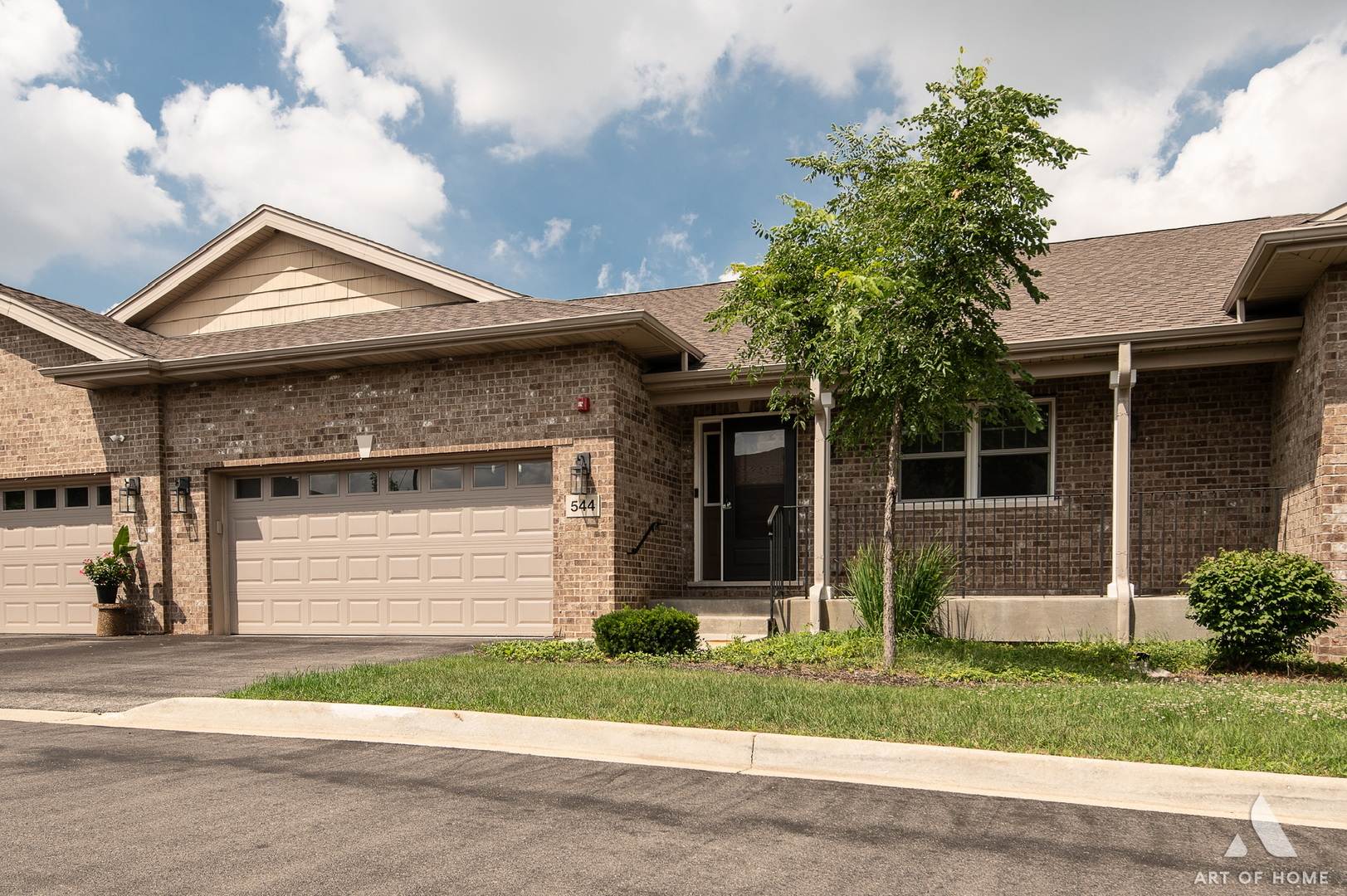 544 N Woodland Court, Addison, IL 60101