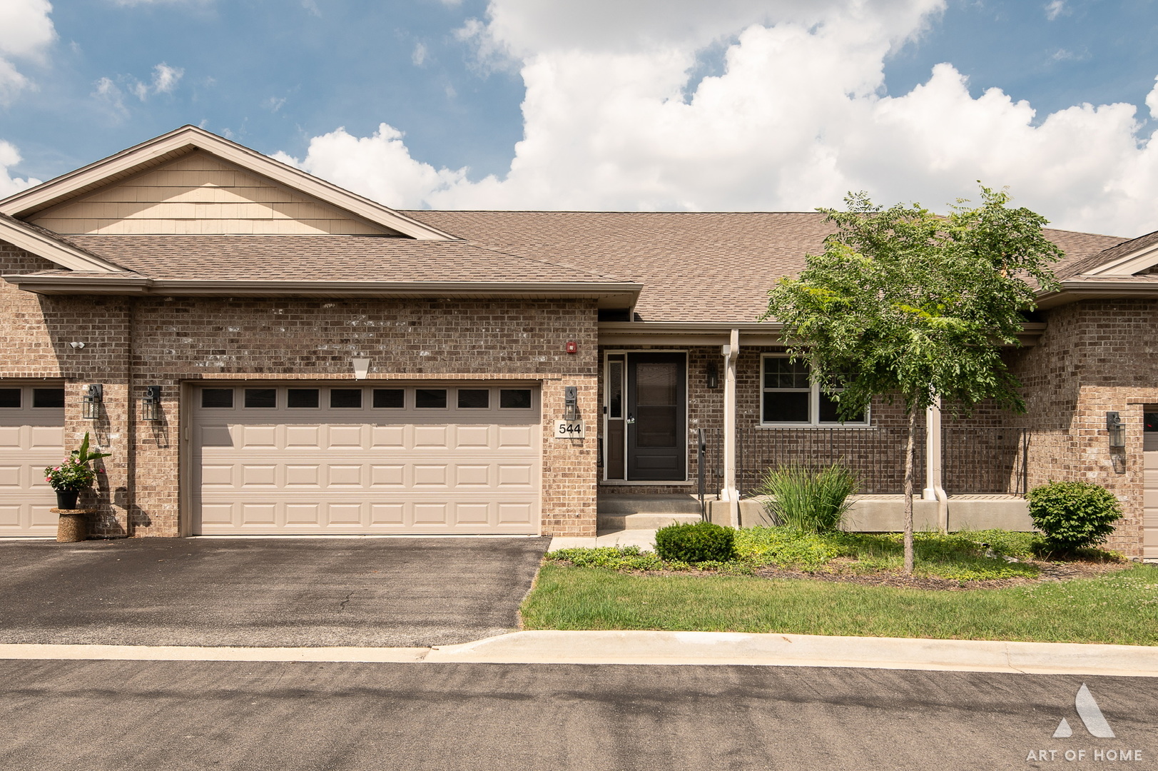 544 N Woodland Court, Addison, IL 60101