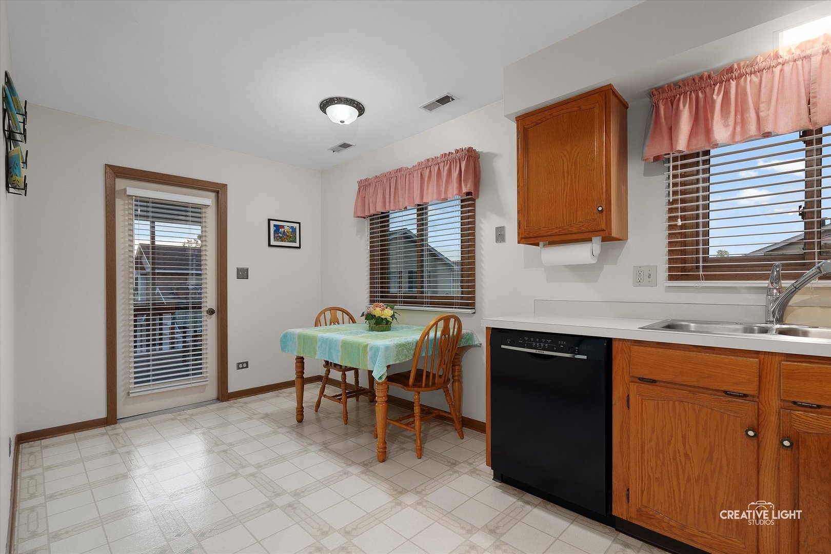 714 Maplewood Court #2C, Willowbrook, IL 60527