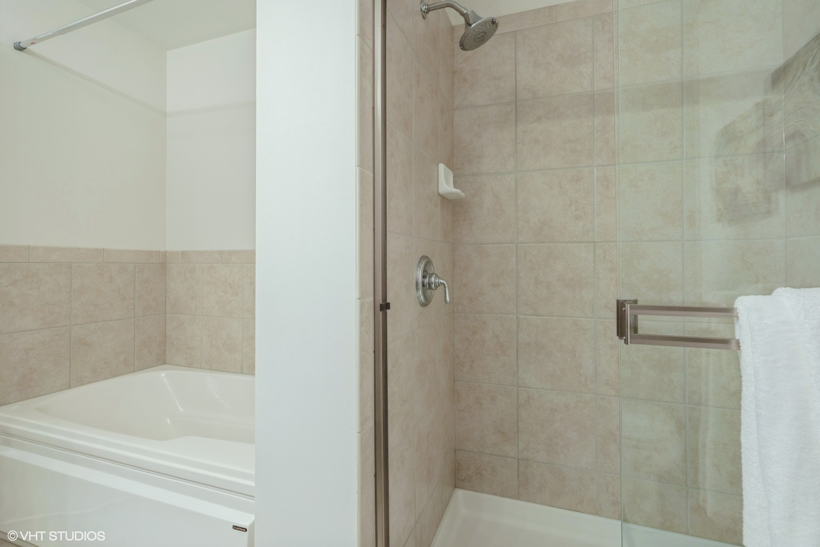 390 W Mahogany Court #701, Palatine, IL 60067