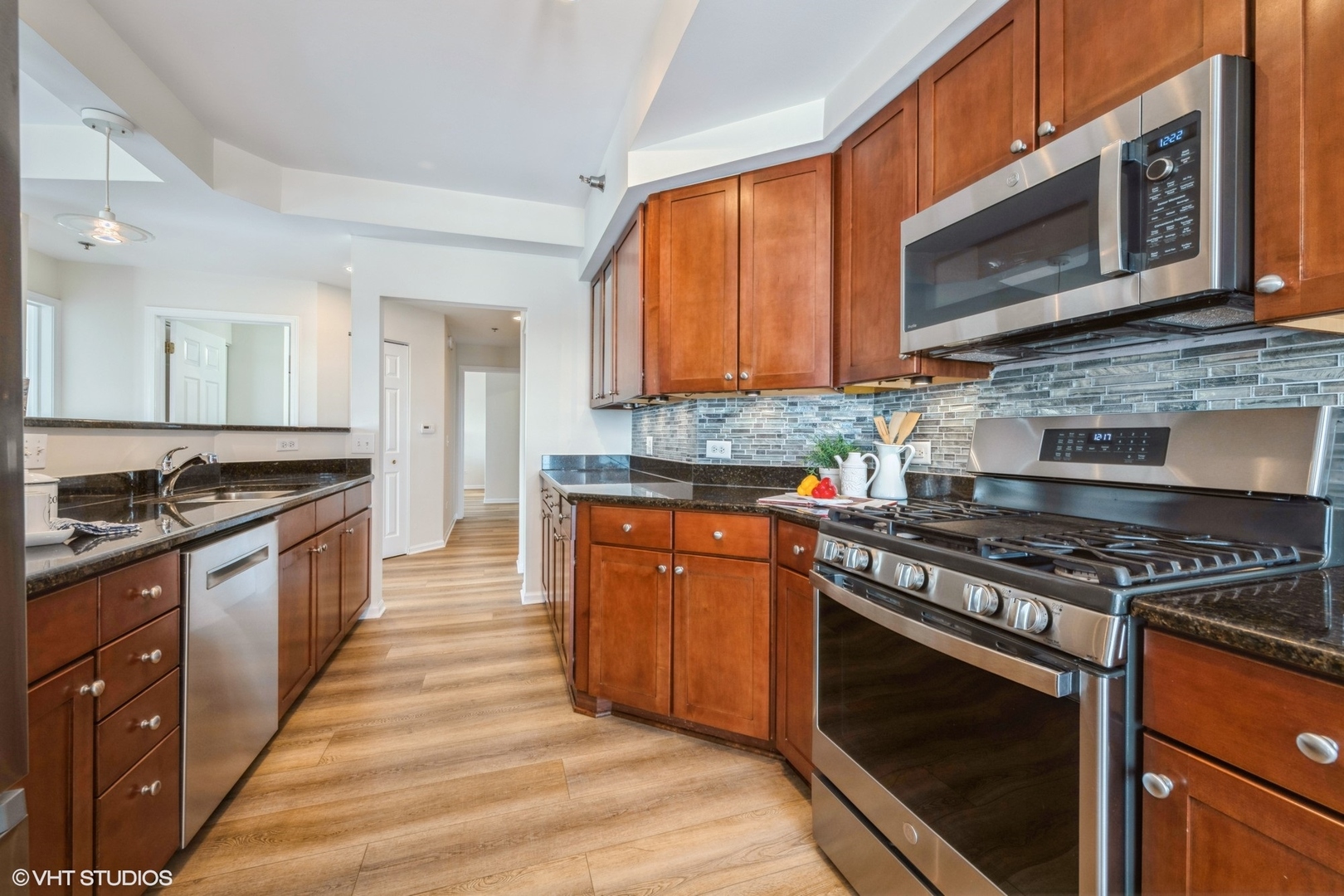 390 W Mahogany Court #701, Palatine, IL 60067