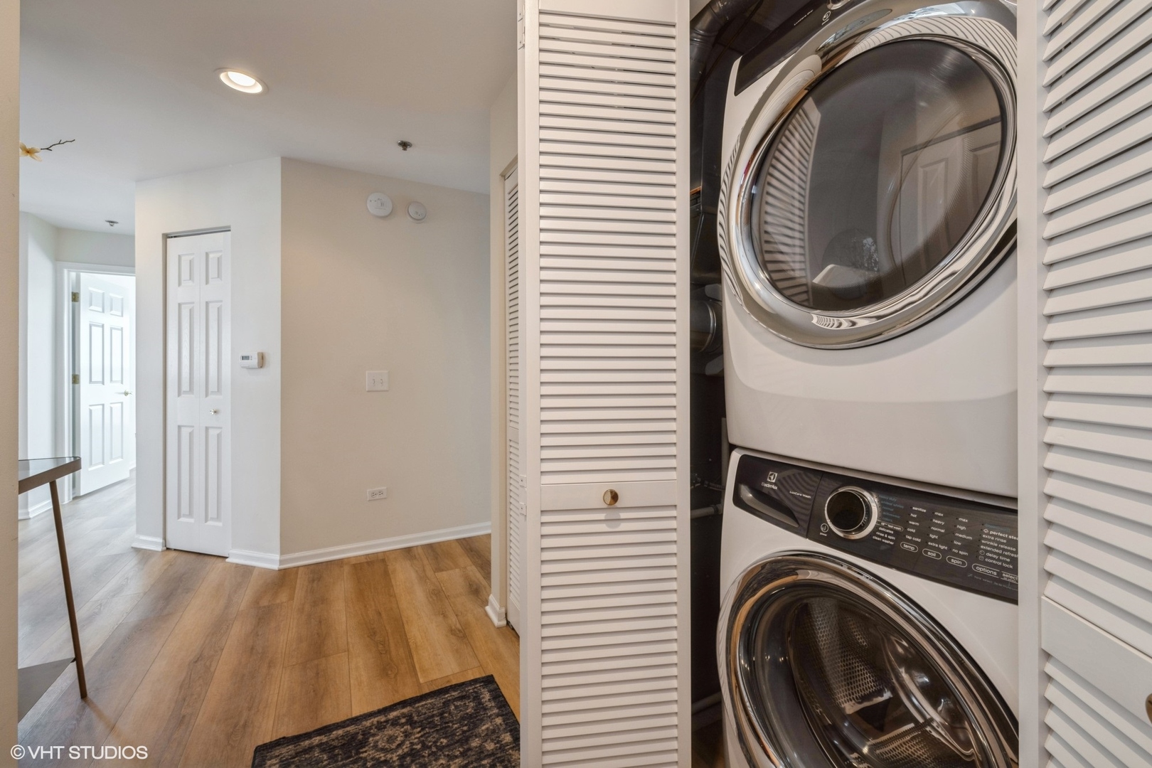 390 W Mahogany Court #701, Palatine, IL 60067