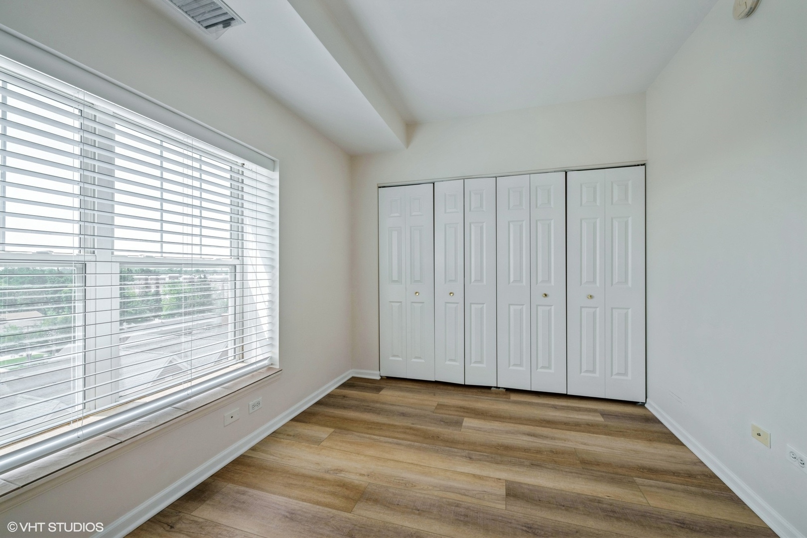390 W Mahogany Court #701, Palatine, IL 60067