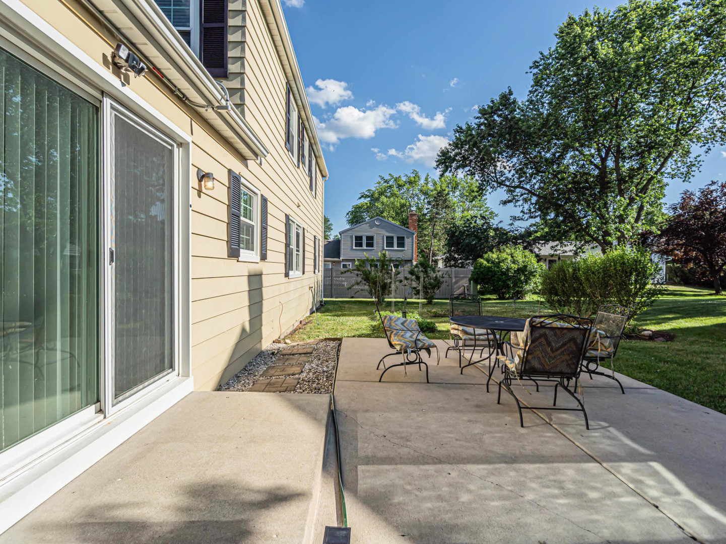 114 TIMBER HILL Road, Buffalo Grove, IL 60089