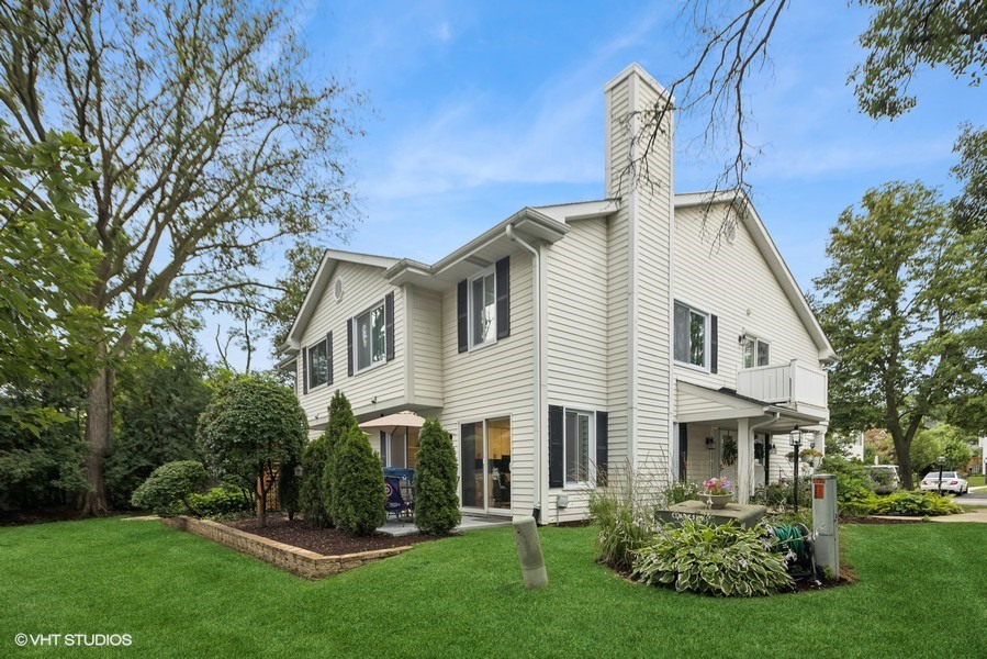 539 Willowcreek Court #3-17, Clarendon Hills, IL 60514