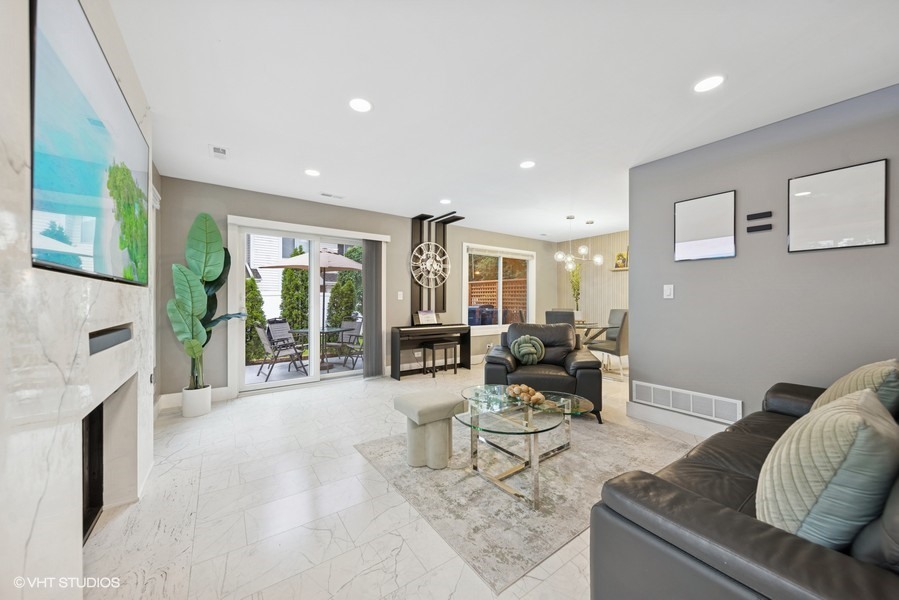 539 Willowcreek Court #3-17, Clarendon Hills, IL 60514