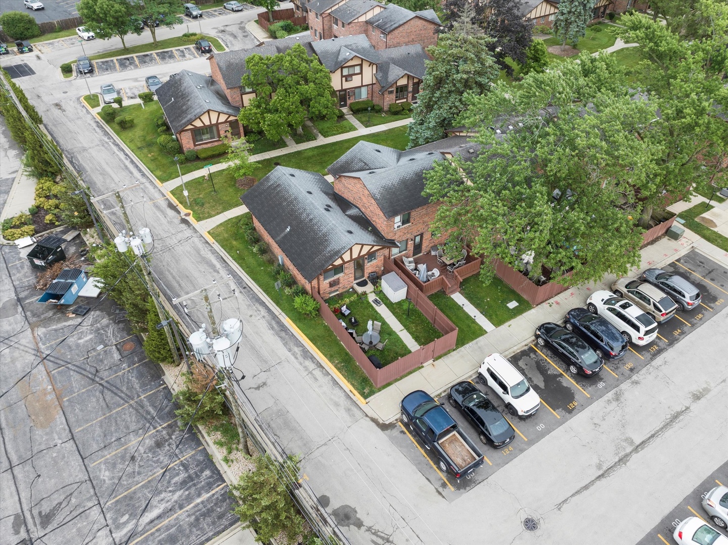 1S124 Winthrop Lane, Villa Park, IL 60181
