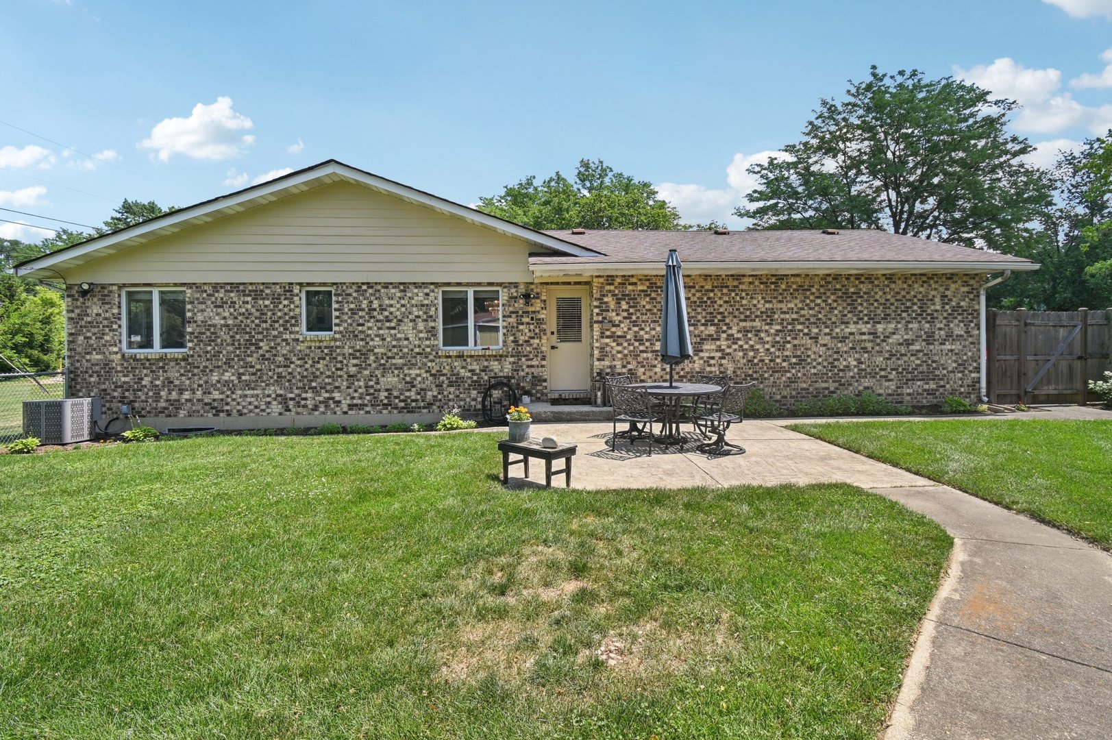 2720 Hobson Road, Woodridge, IL 60517