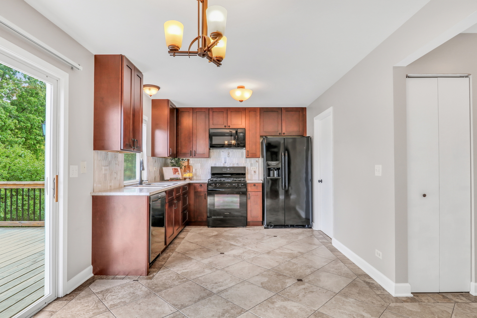 2181 Stonehedge Court, Round Lake Beach, IL 60073