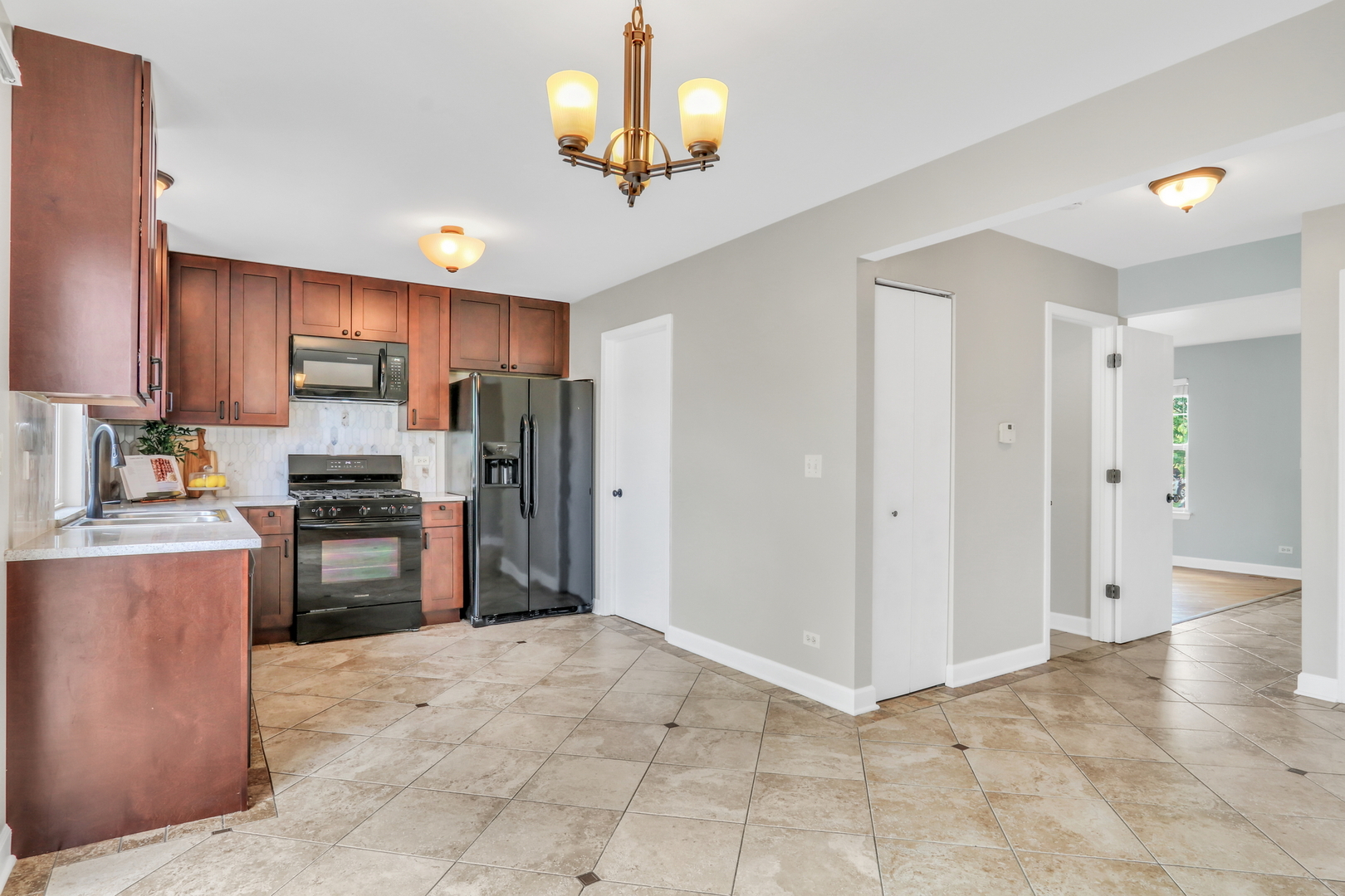 2181 Stonehedge Court, Round Lake Beach, IL 60073