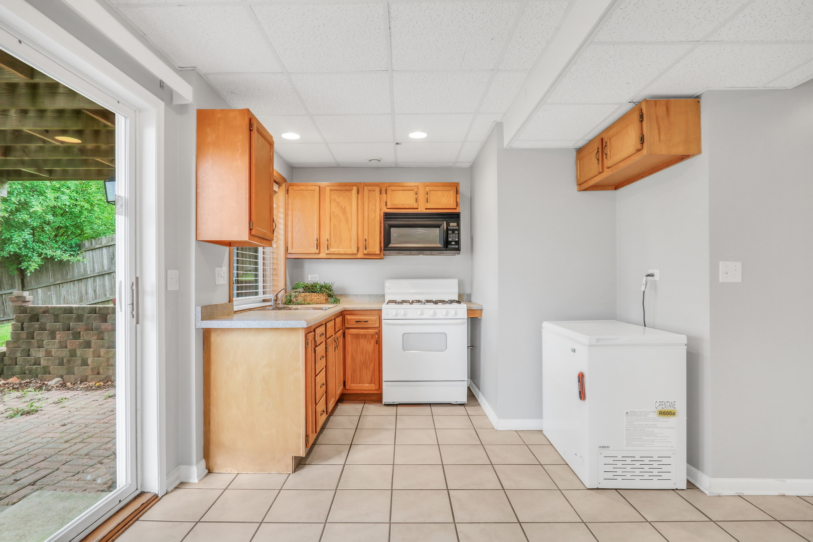 2181 Stonehedge Court, Round Lake Beach, IL 60073